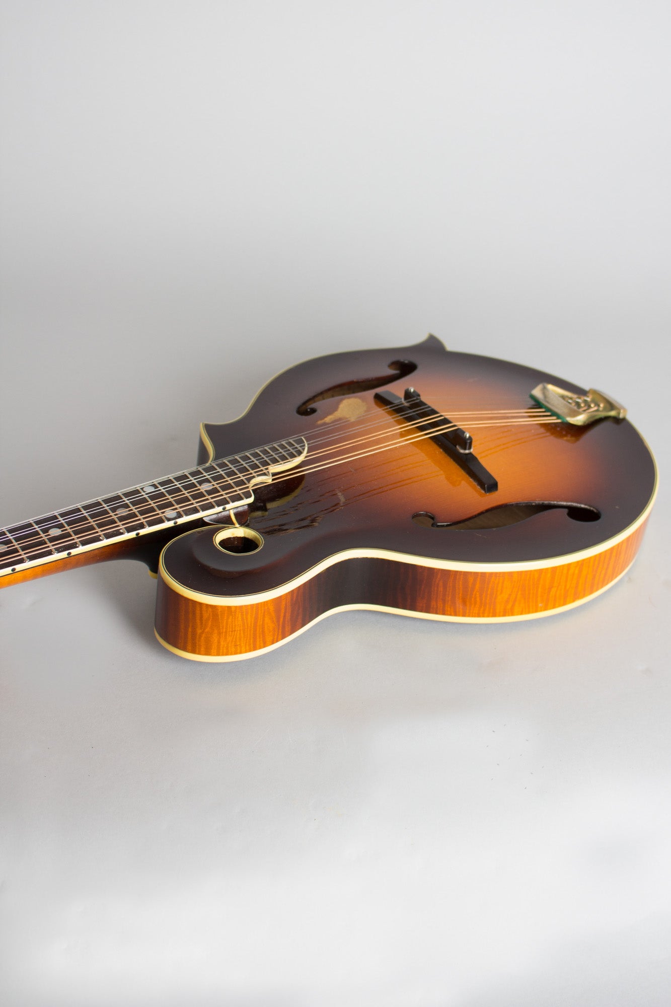 Monteleone Grand Artist Carved Top Mandolin (1982)