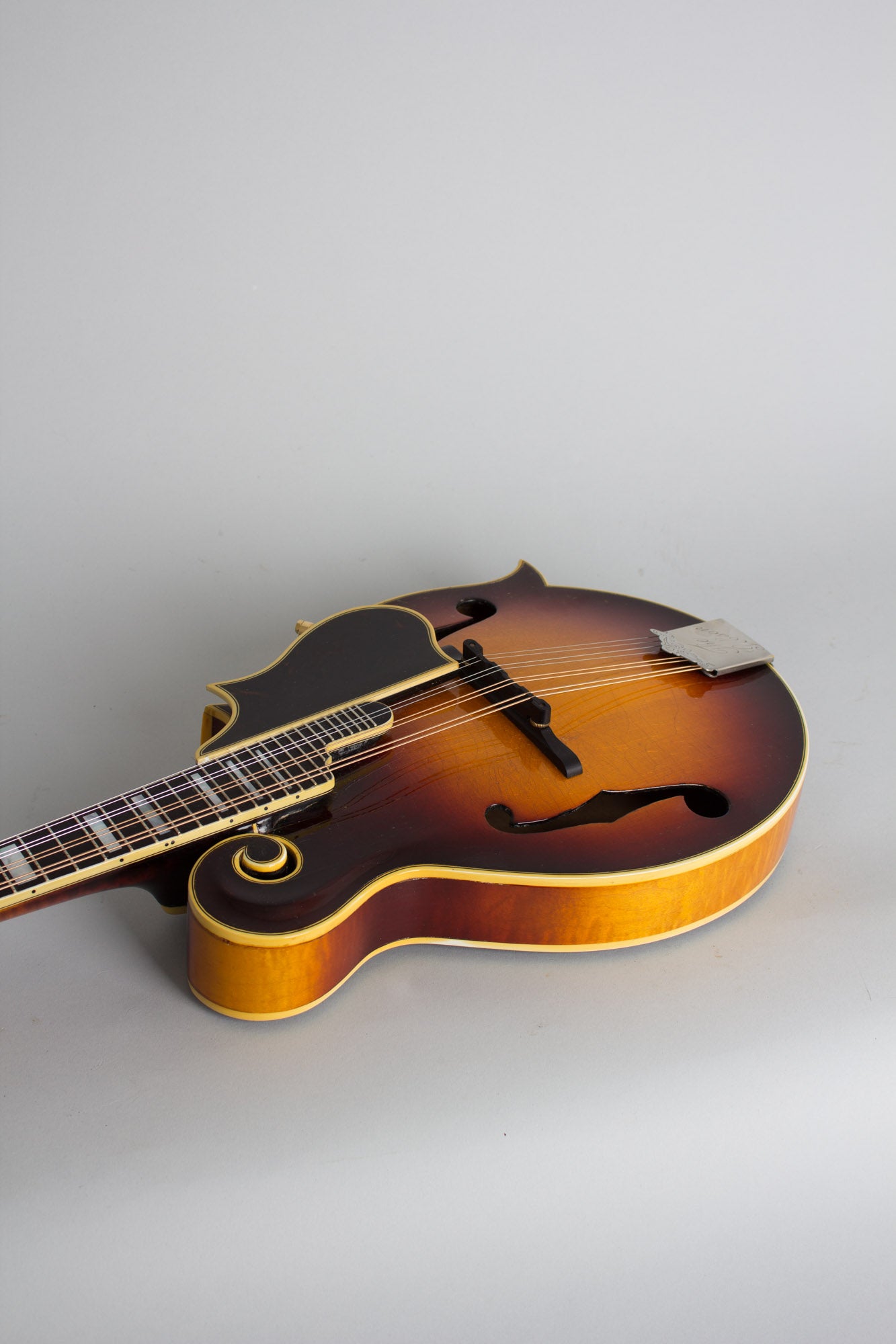 Gibson F-5 Carved Top Mandolin (1941) – RetroFret