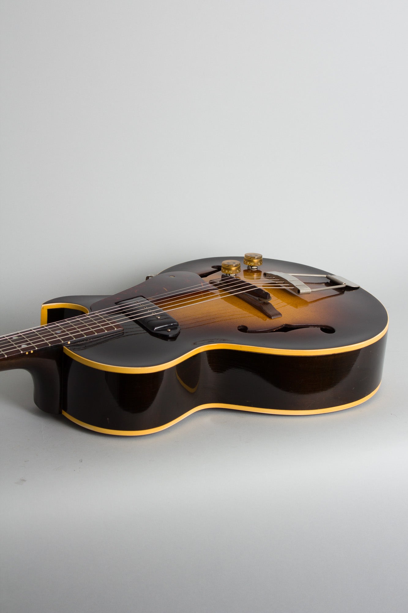Gibson ES-140 Arch Top Hollow Body Electric Guitar (1953)
