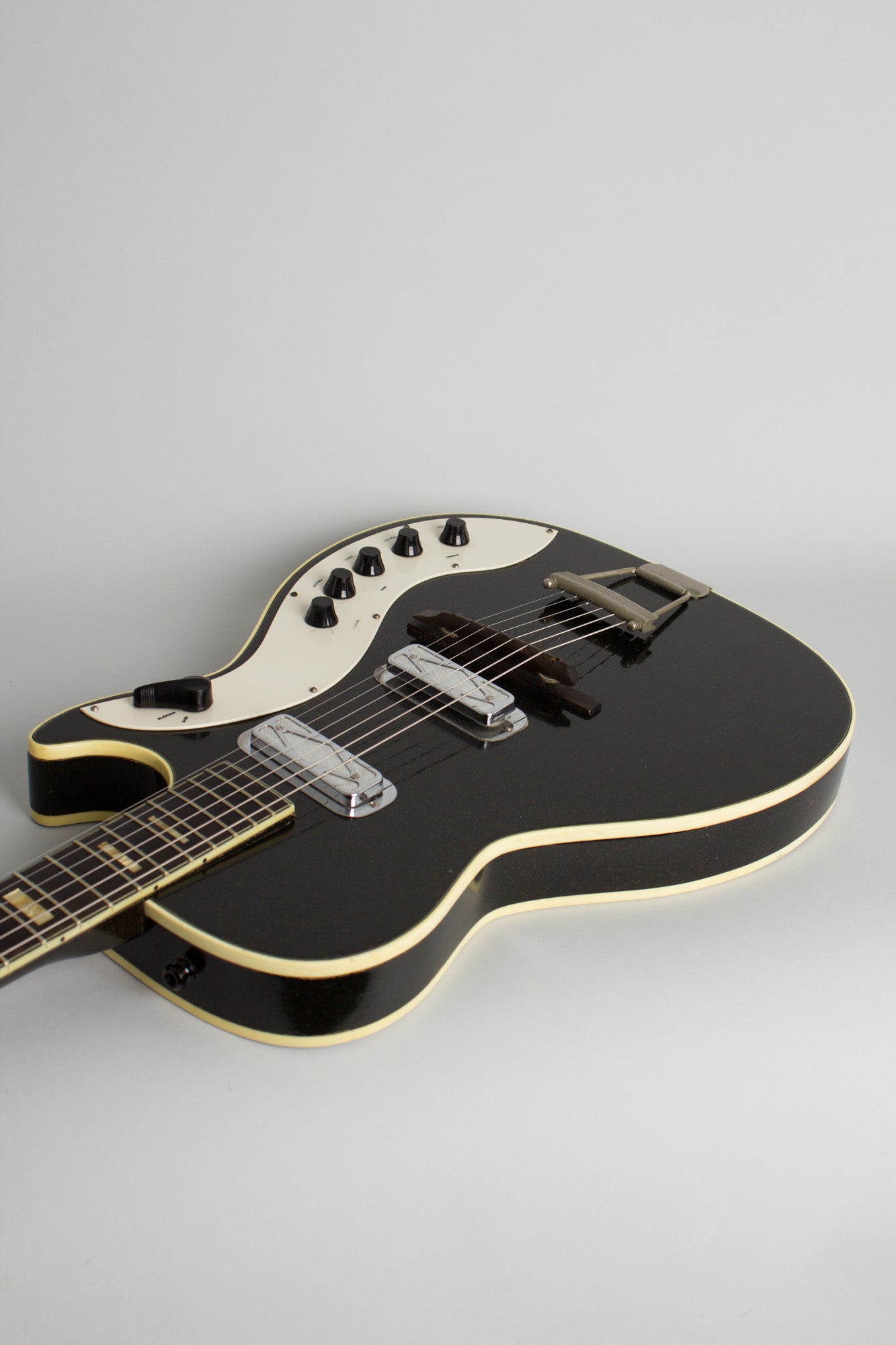 Harmony Silvertone Model 1423 Semi-Hollow Body Electric Guitar (1963)