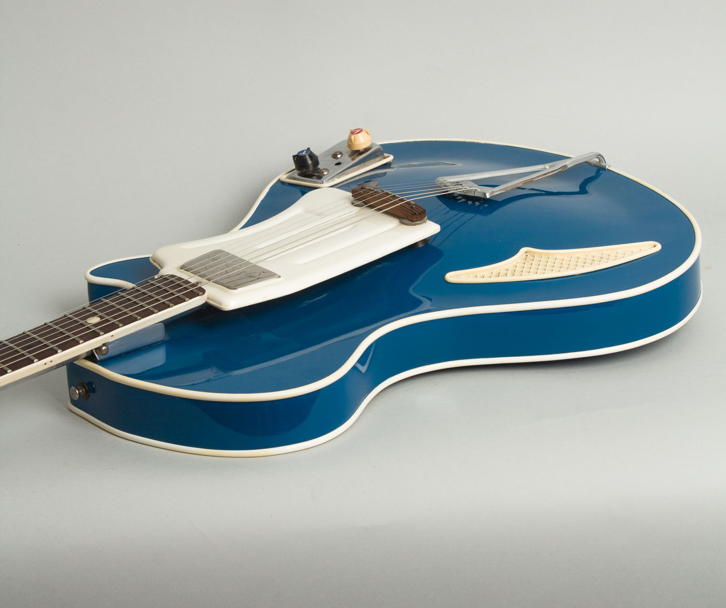 Wandre Teen Ager Model 900 Semi-Hollow Body Electric Guitar (1961)