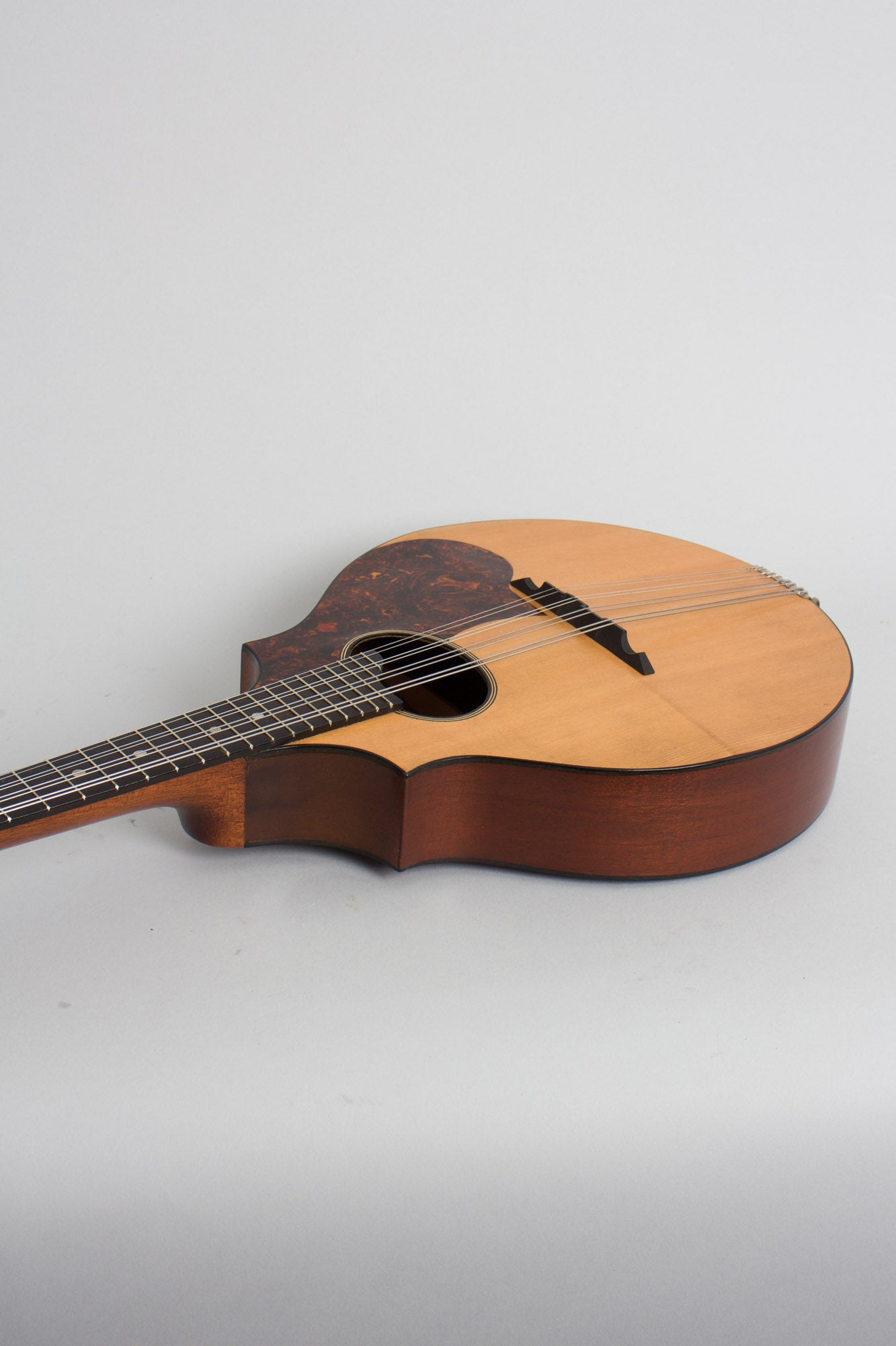 Lyon & Healy American Conservatory Venetian Tupoint Style 4983 Flat Back, Bent Top Mandolin (1925)