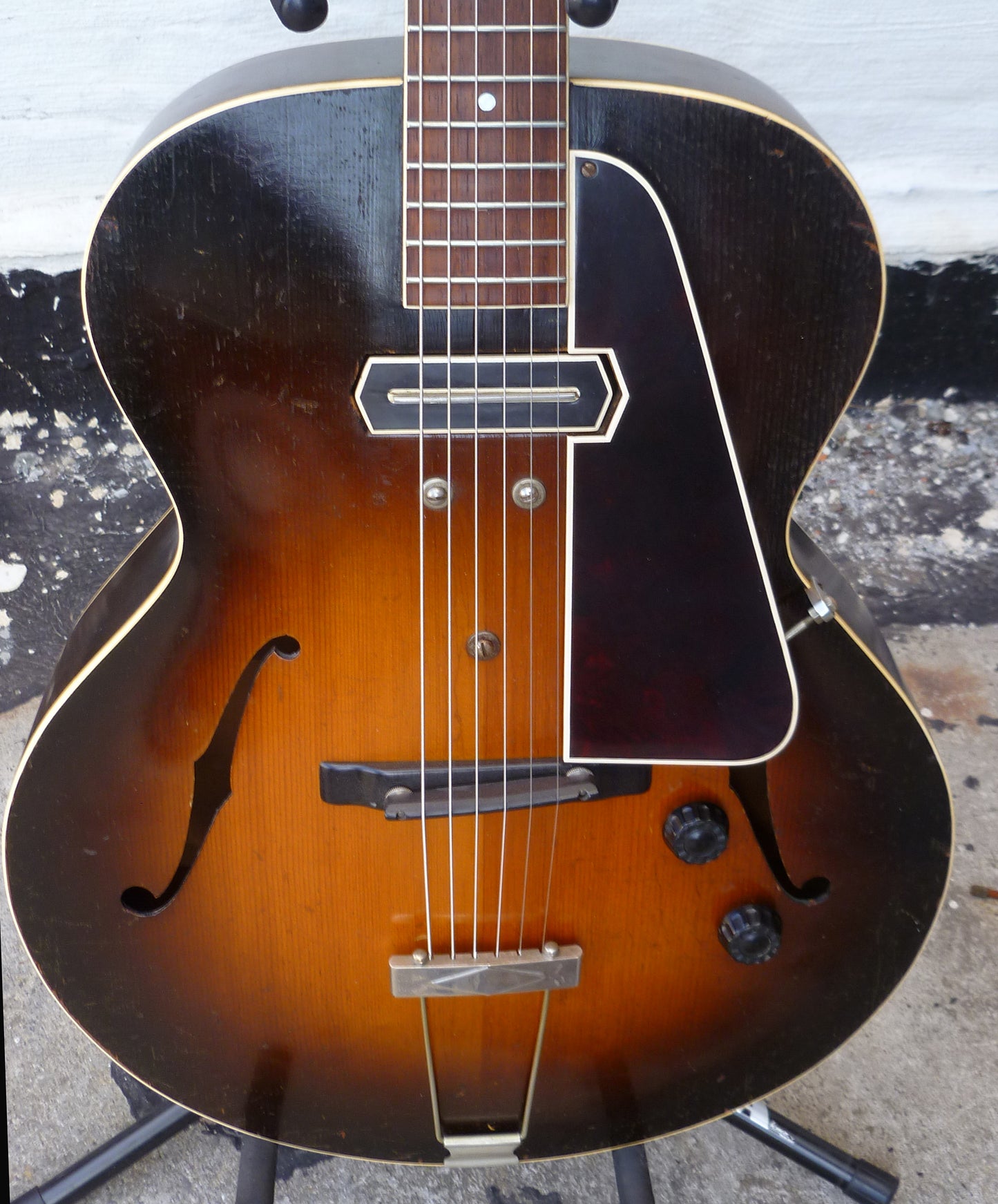 Gibson ES-150 Arch Top Hollow Body Electric Guitar (1936)