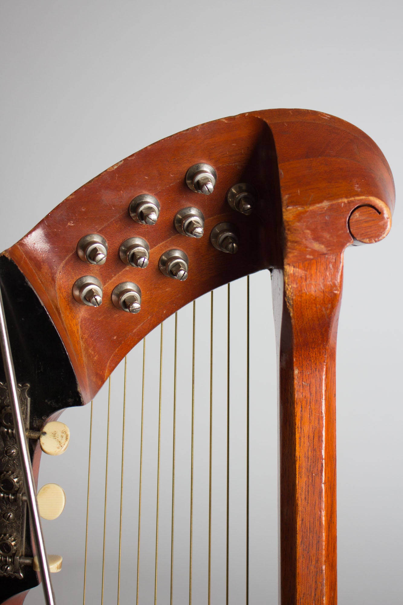 Gibson Style U Harp Guitar (1917)