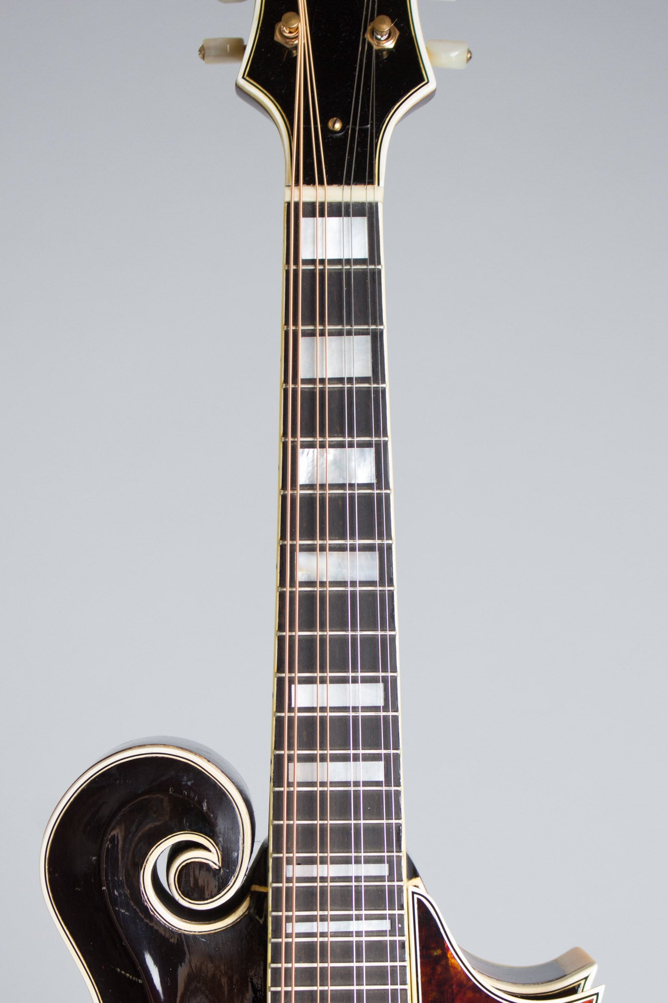 Gibson F-5 Carved Top Mandolin (1938)