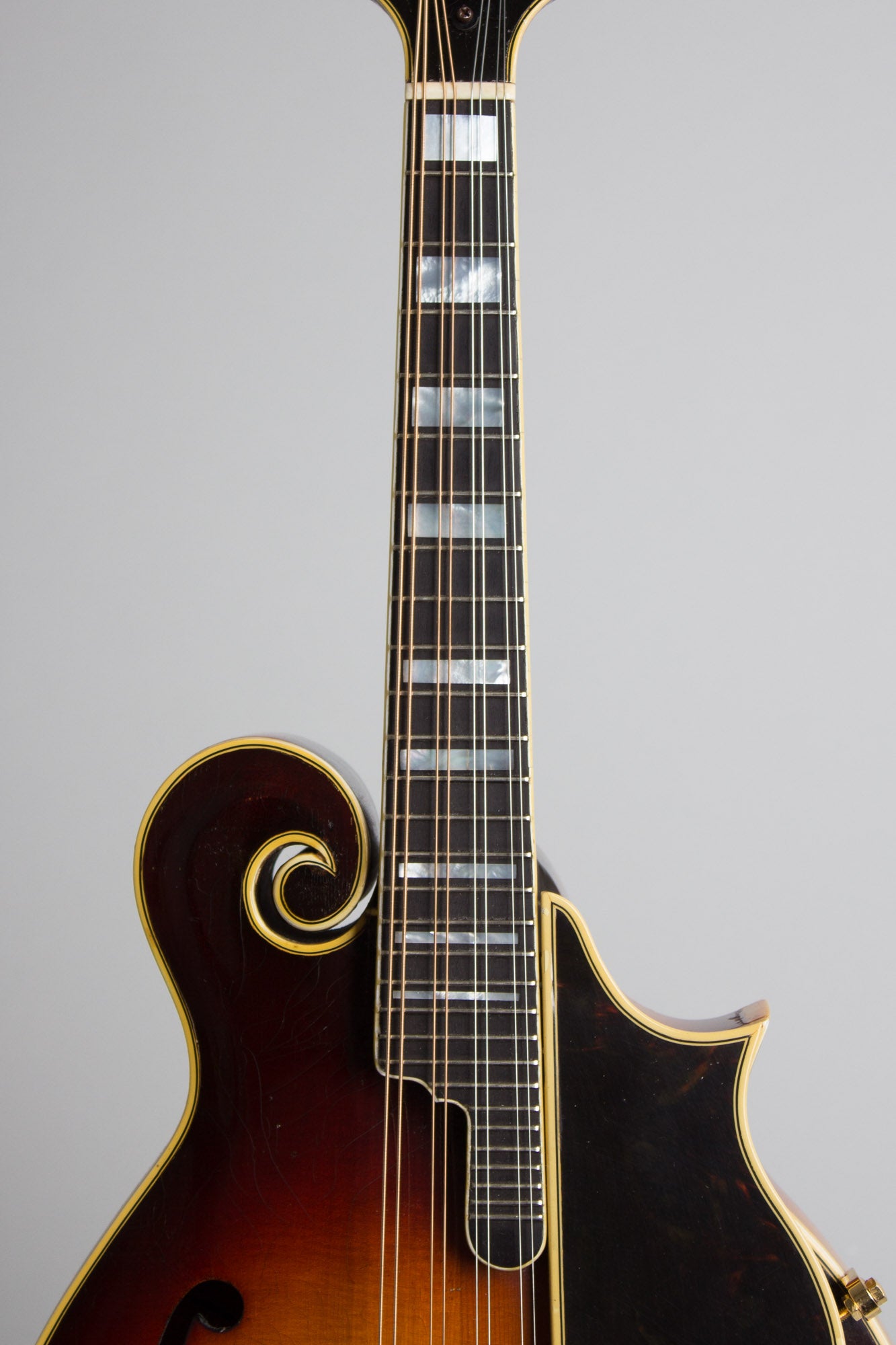 Gibson F-5 Carved Top Mandolin (1941) – RetroFret