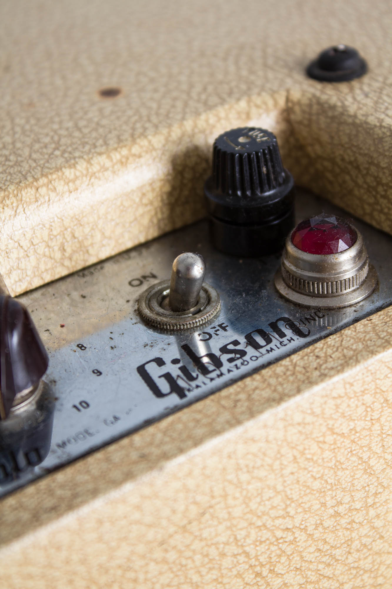 Gibson GA-8T Discoverer Tremolo Tube Amplifier (1961)