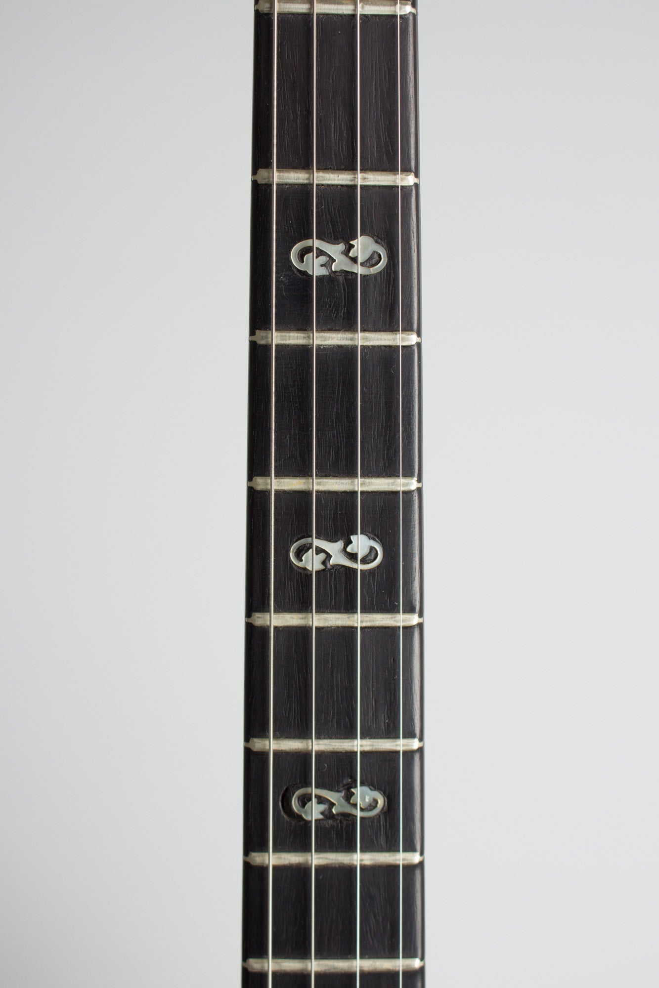 Iucci Mellotone Grand Tenor Banjo (1925)