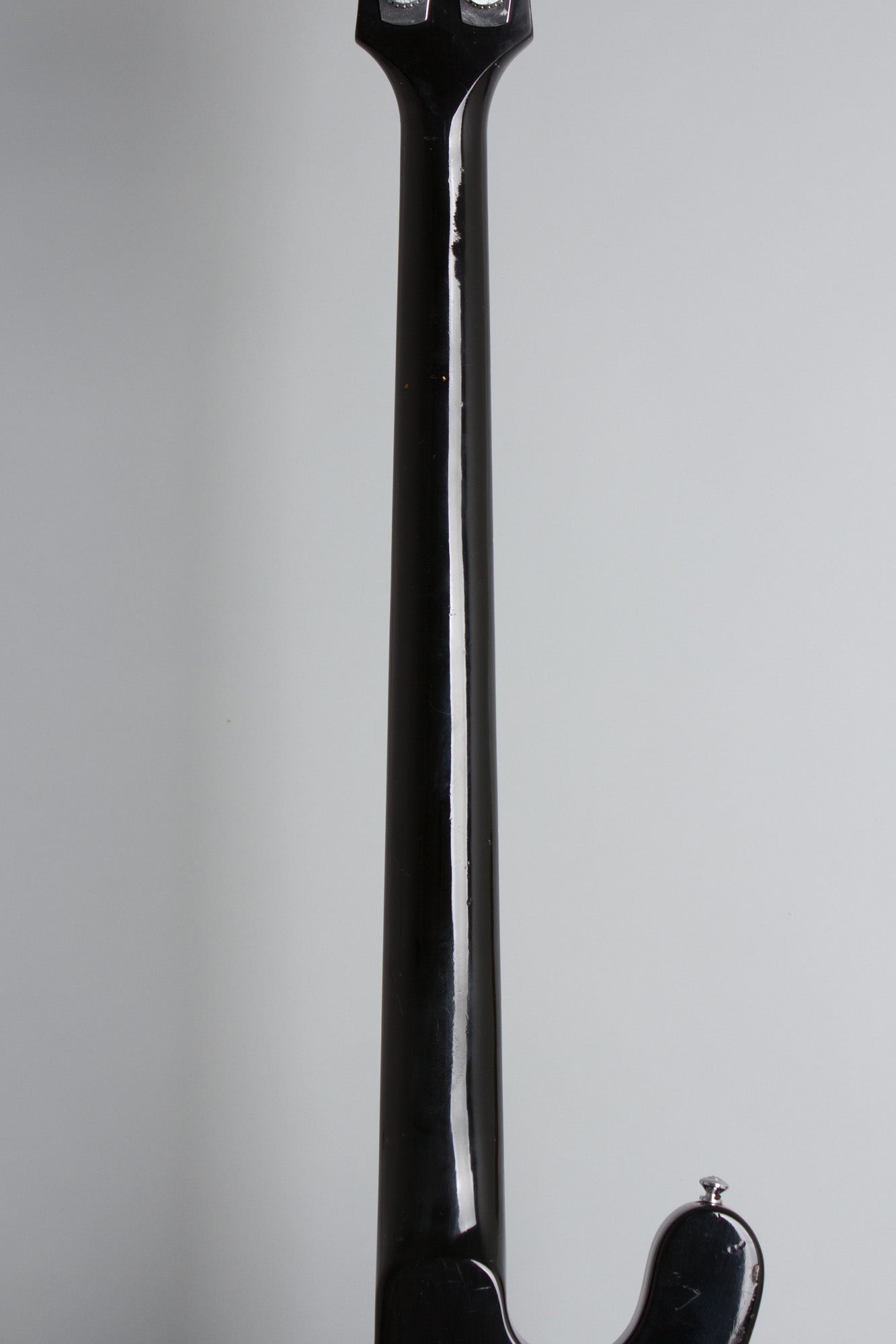 Guild B-302 Solid Body Electric Bass Guitar (1978)
