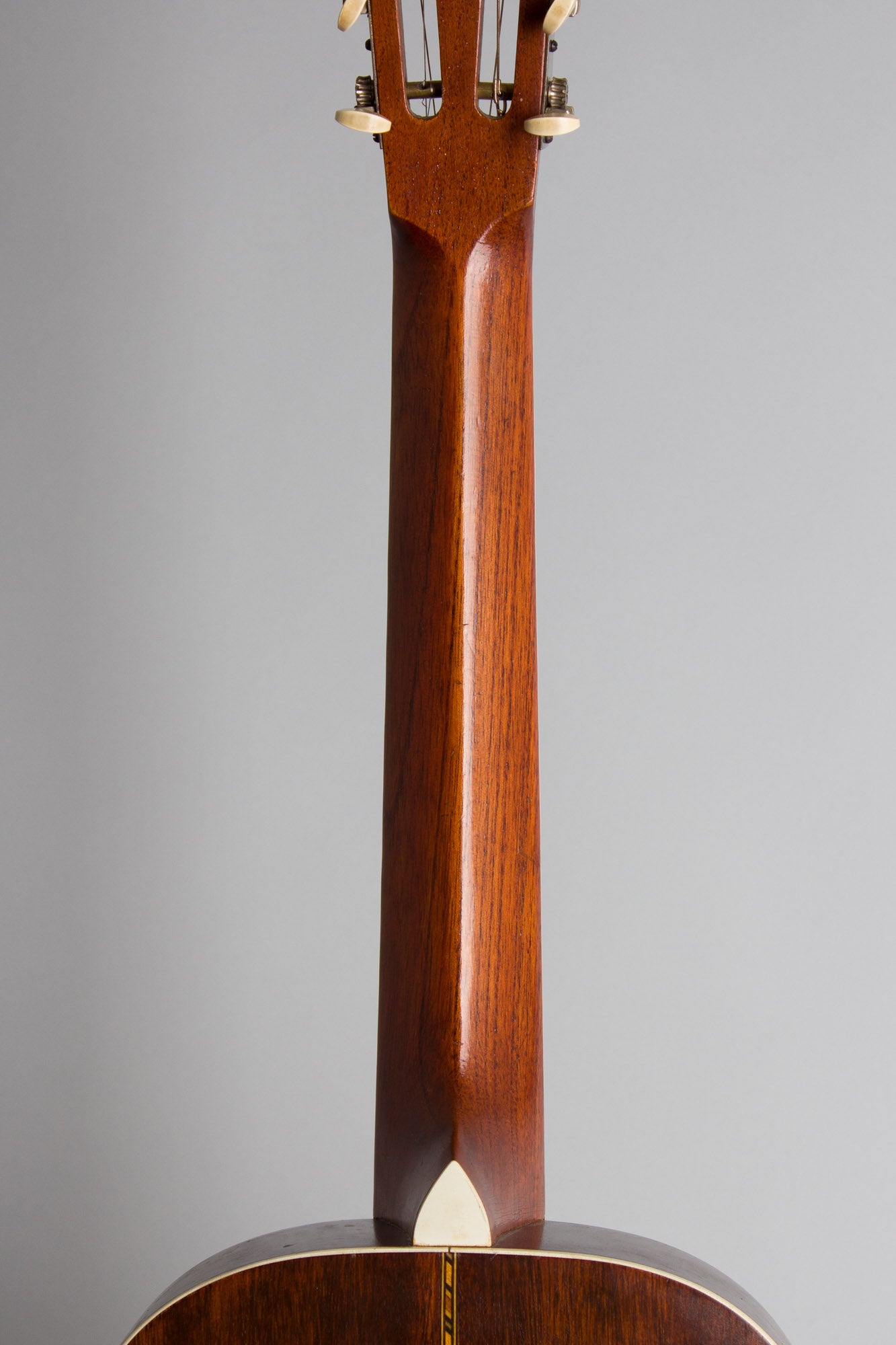 Washington Model B-330 Flat Top Acoustic Guitar (1925)