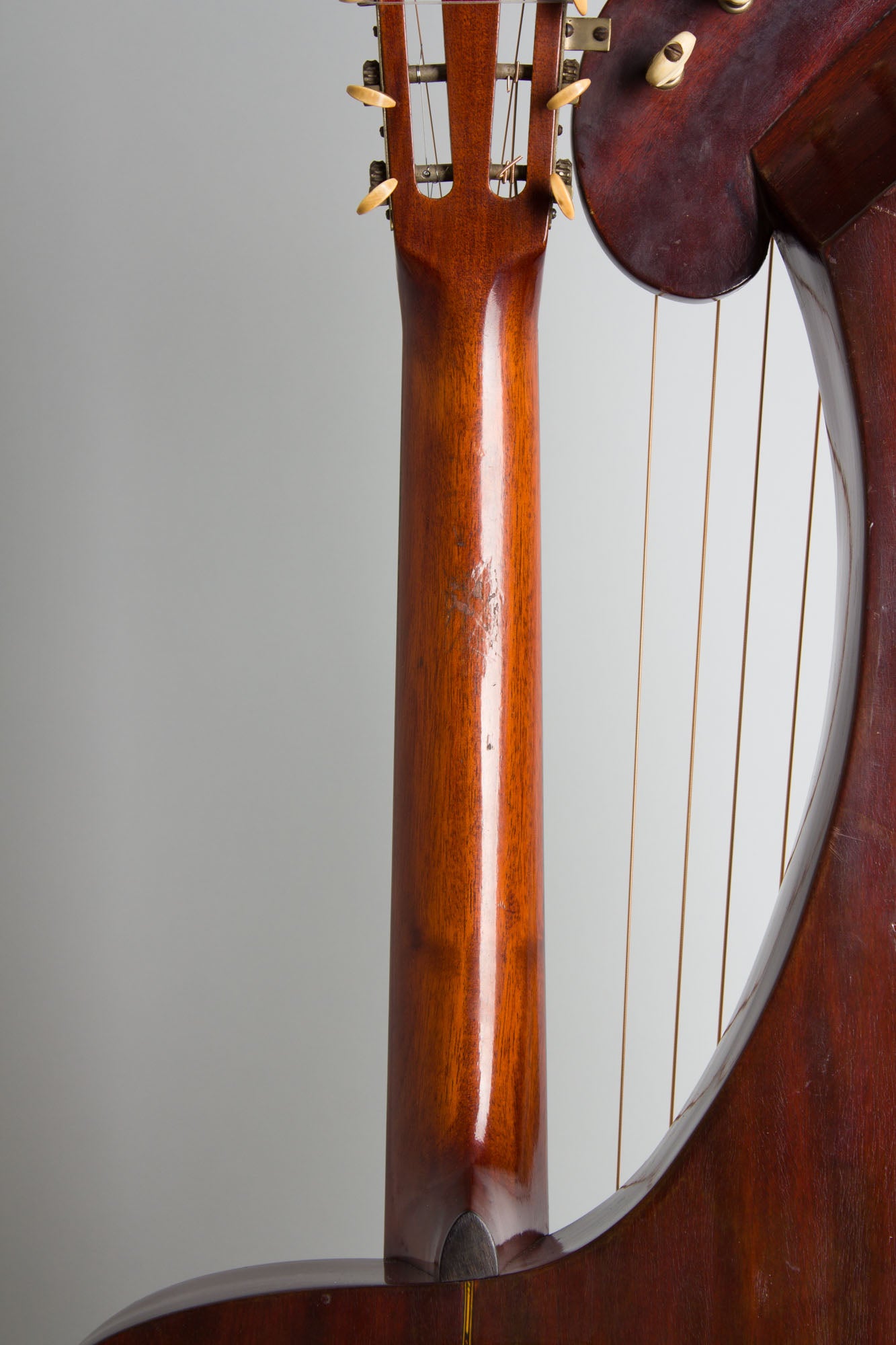 Larson Brothers Dyer Symphony Style 5 Harp Guitar (1914)
