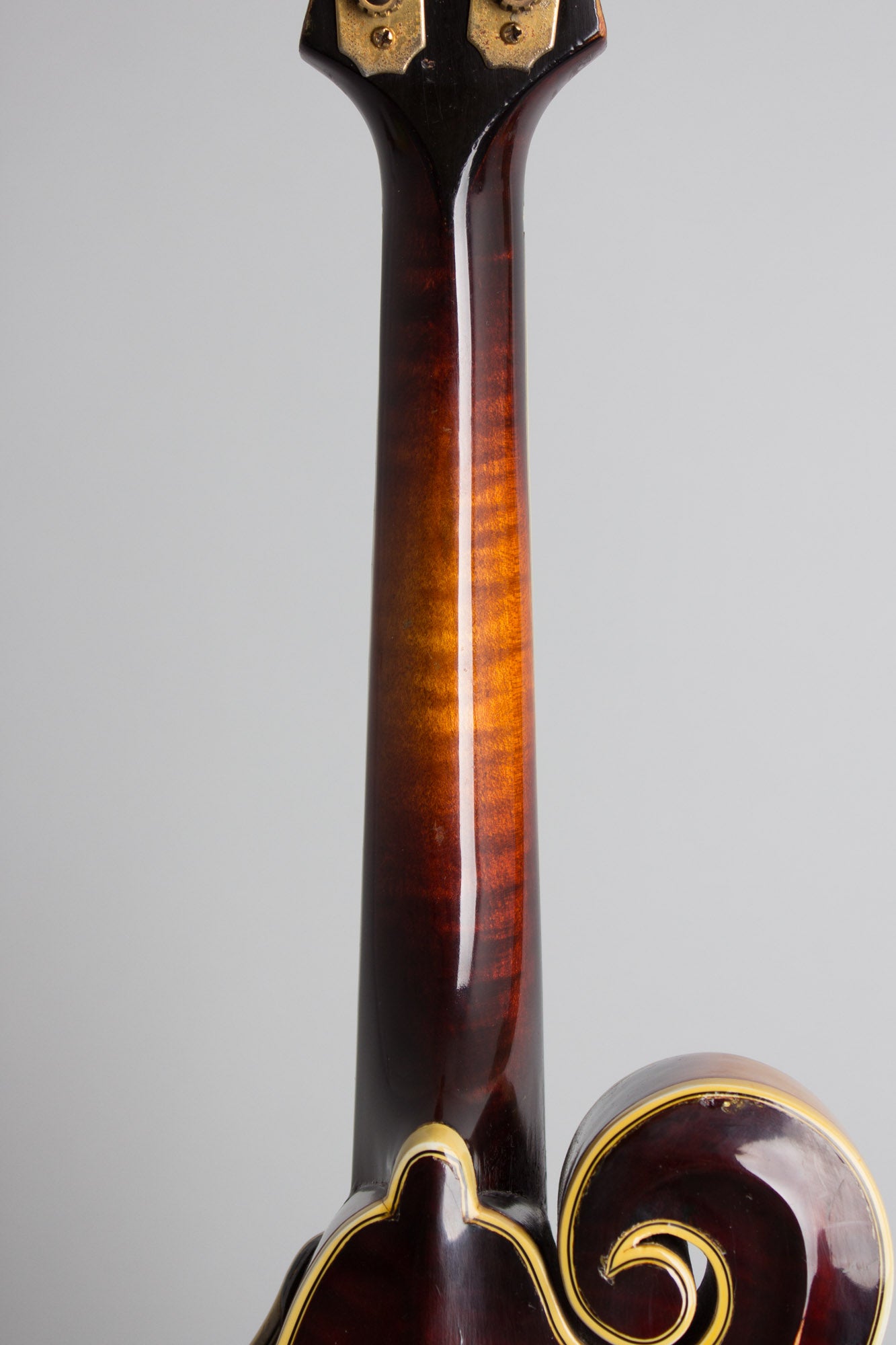 Gibson F-5 Carved Top Mandolin (1941) – RetroFret