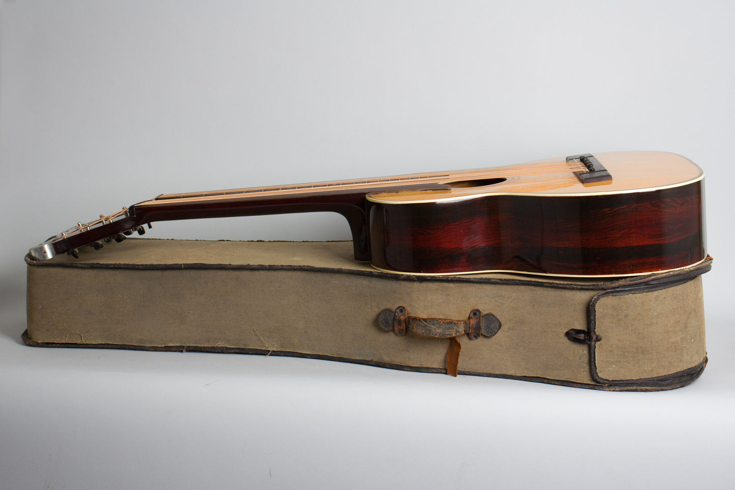 Harmony Supertone #12E 650 1/4 Harp Guitar (1918)