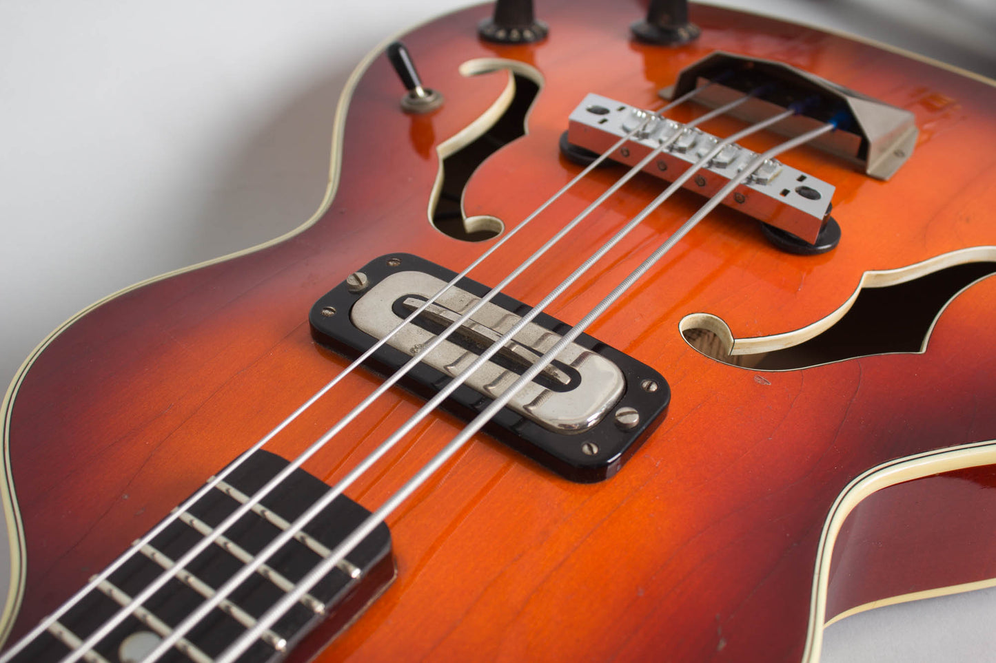 Hoyer Model 43 London Bass Semi-Hollow Body Electric Bass Guitar (1967)