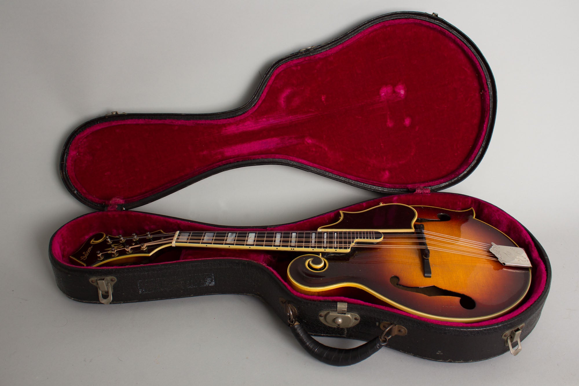 Gibson F-5 Carved Top Mandolin (1941) – RetroFret