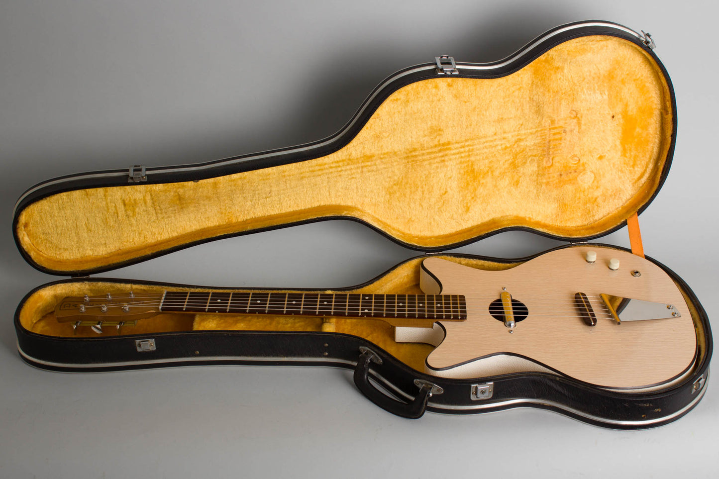 Danelectro Convertible Model 5015 Thinline Hollow Body Electric Guitar (1965)