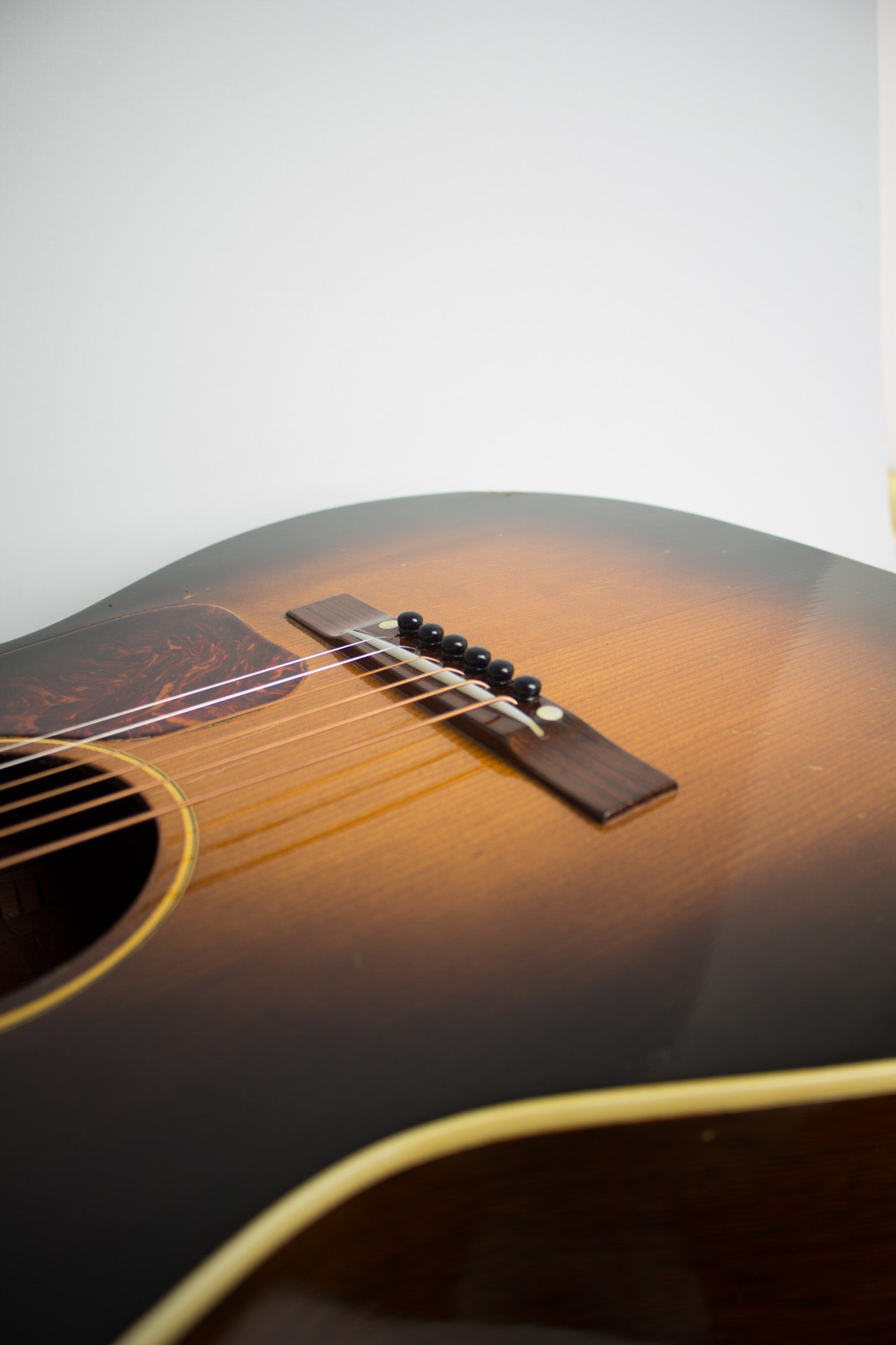 Gibson LG-1 Flat Top Acoustic Guitar (1951)