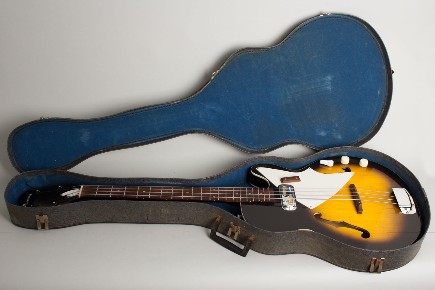 Harmony H-22 Electric Bass Guitar (1967)