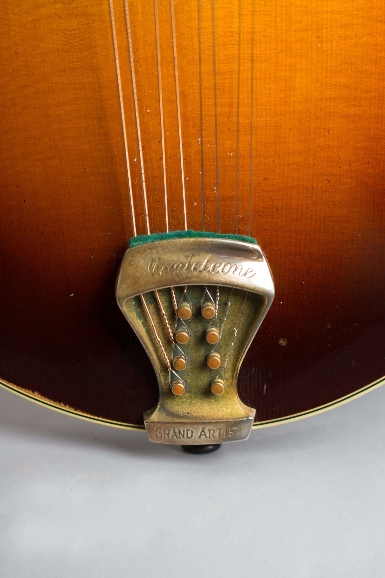 Monteleone Grand Artist Carved Top Mandolin (1982)