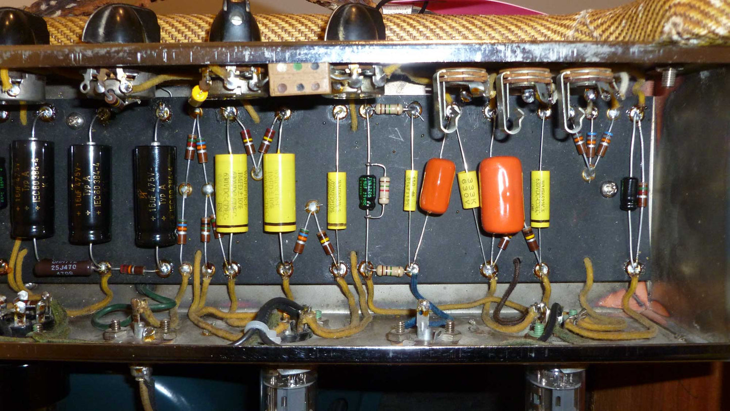 Fender Vibrolux Model 5F11 Tube Amplifier (1961)