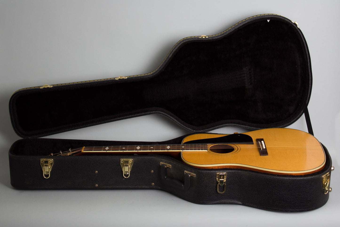 Vega Profundo Flat Top Acoustic Guitar (1940s)