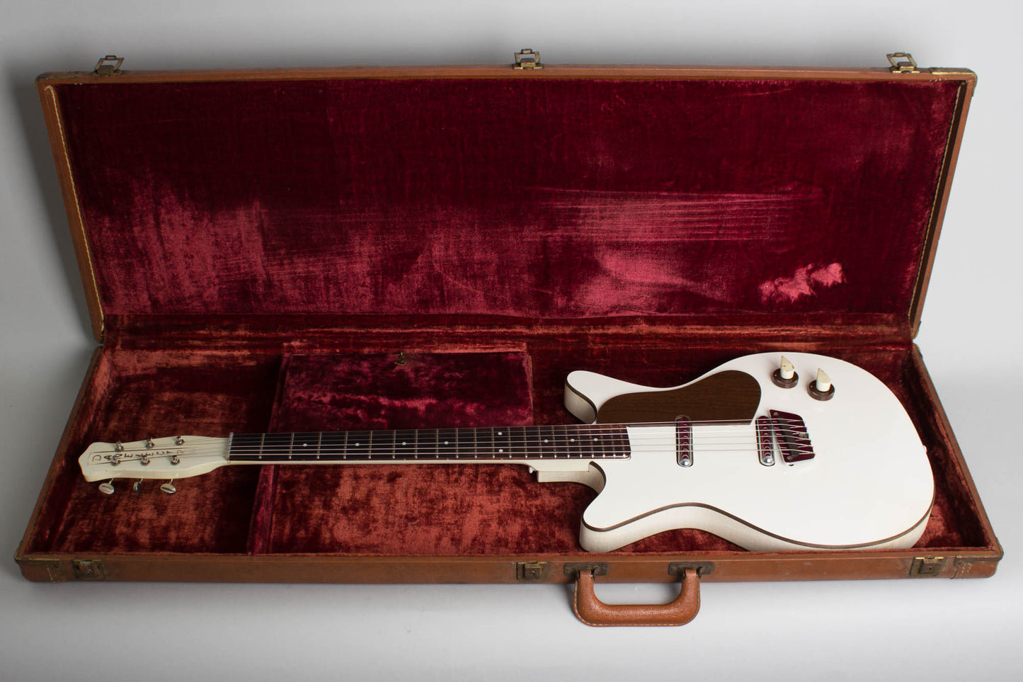 Danelectro Model 6026 Deluxe Semi-Hollow Body Electric Guitar (1960)