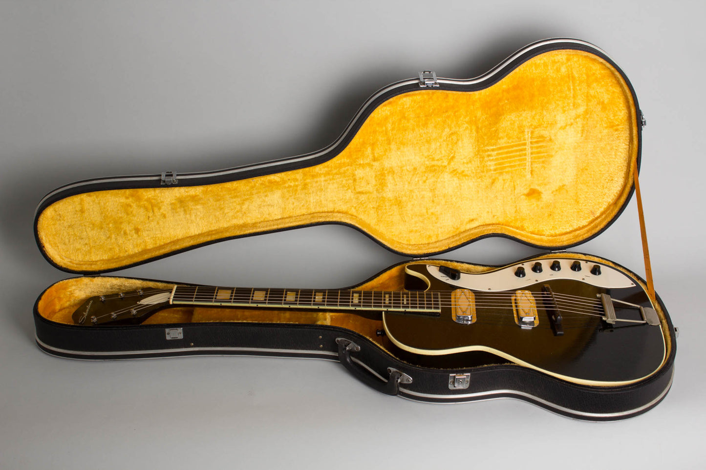 Harmony Silvertone Model 1423 Semi-Hollow Body Electric Guitar (1963)
