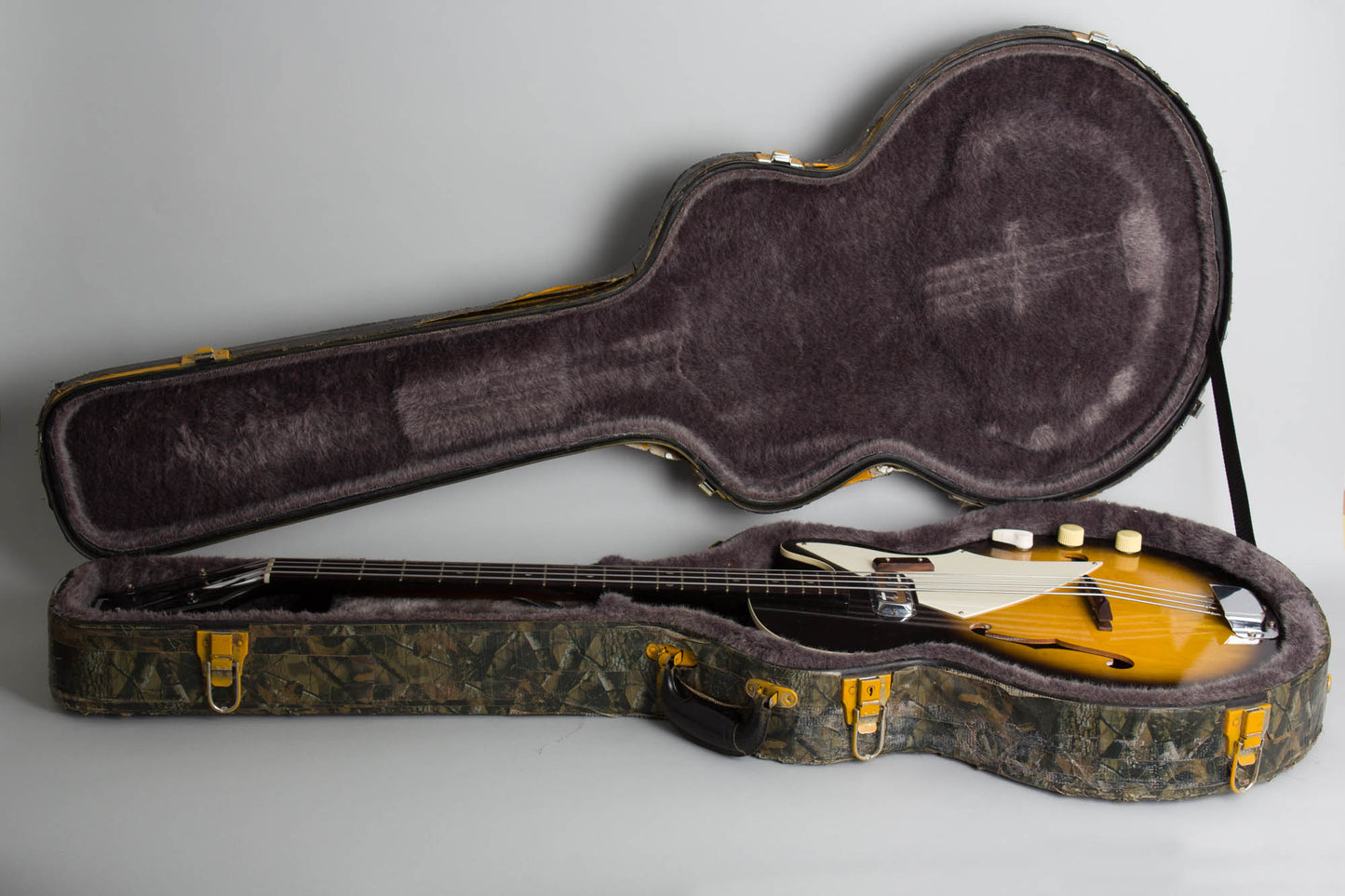Harmony H-22 Electric Bass Guitar (1964)