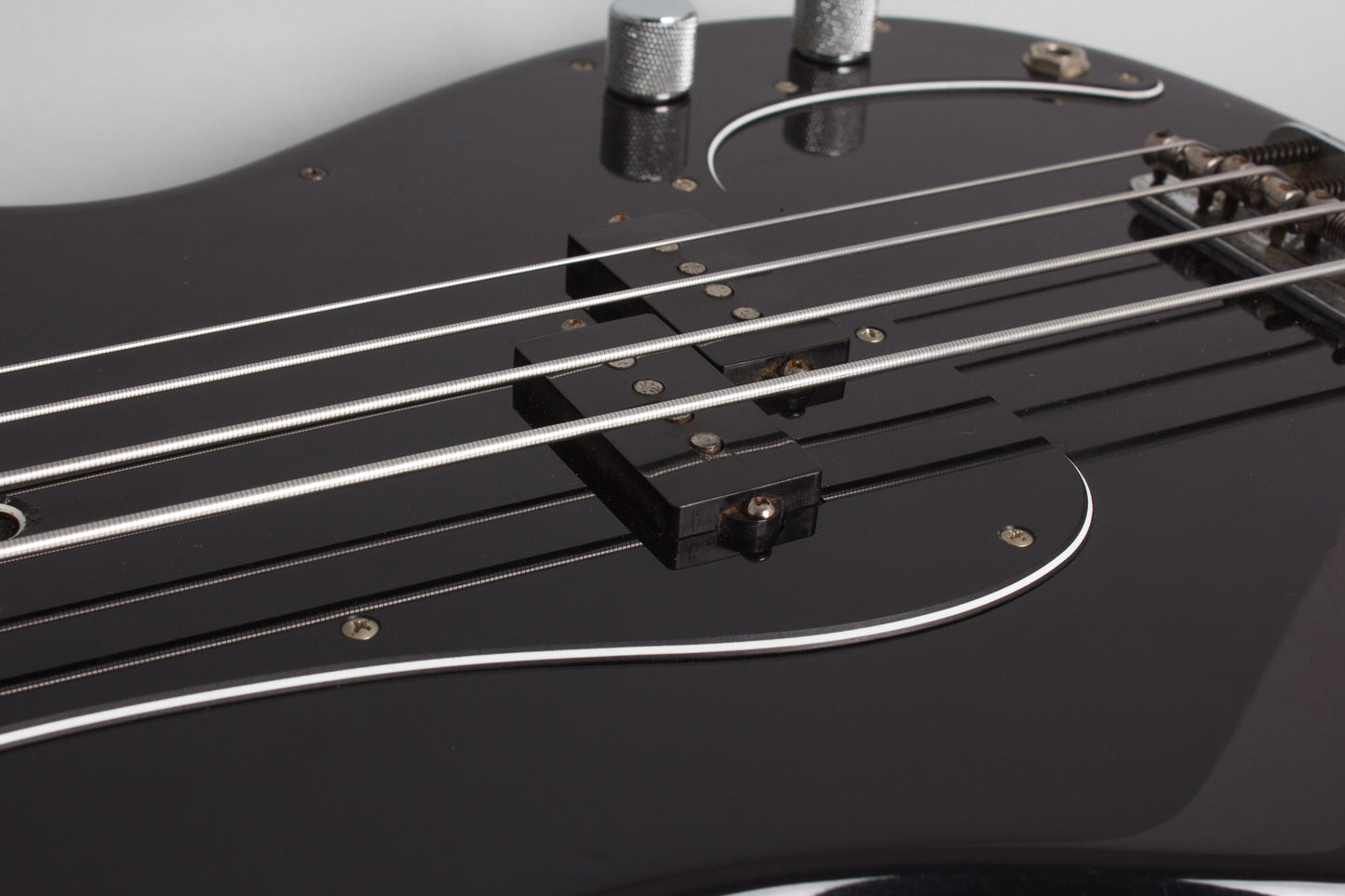 Fender Precision Bass American Standard Fretless Solid Body Electric Bass Guitar (1995)