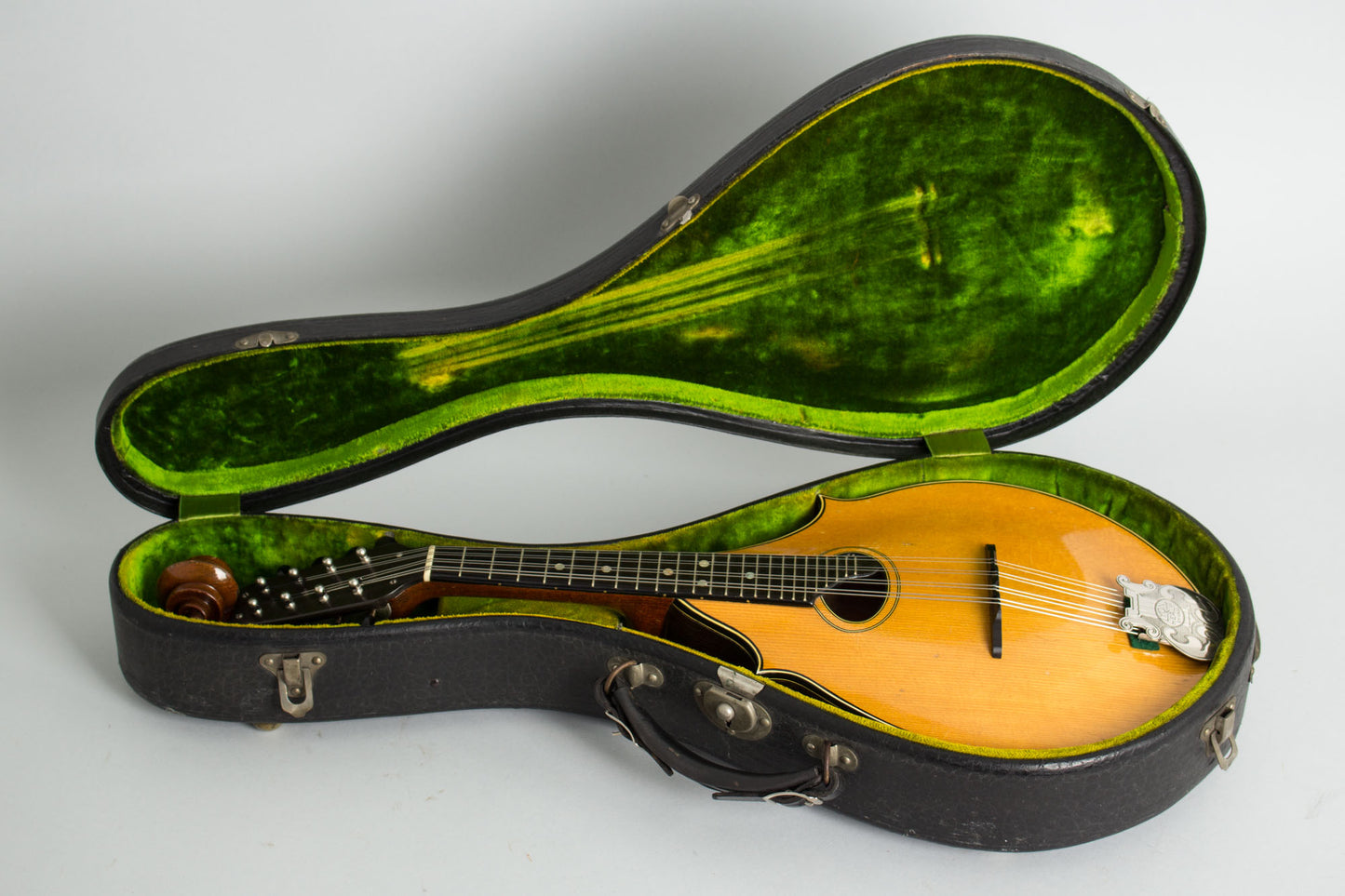 Washburn Model 5283 Deluxe Carved Top Mandolin (1935)