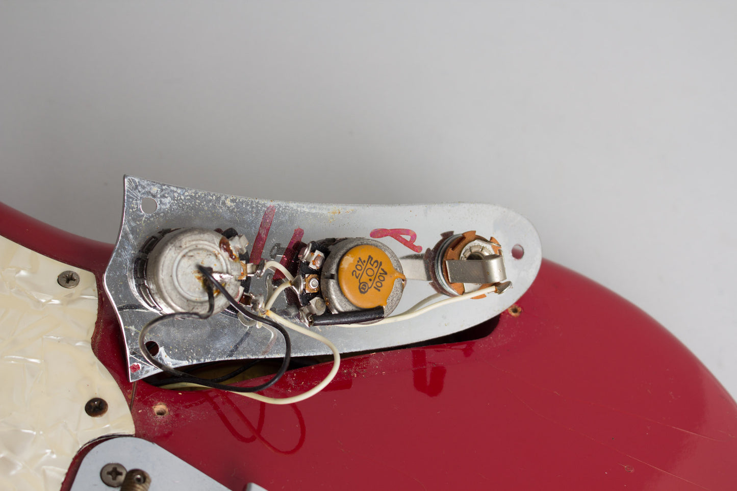 Fender Musicmaster Solid Body Electric Guitar (1972)