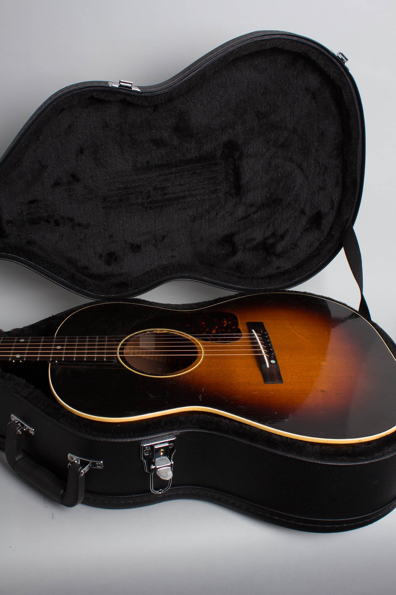 Gibson LG-2 Flat Top Acoustic Guitar (1944)