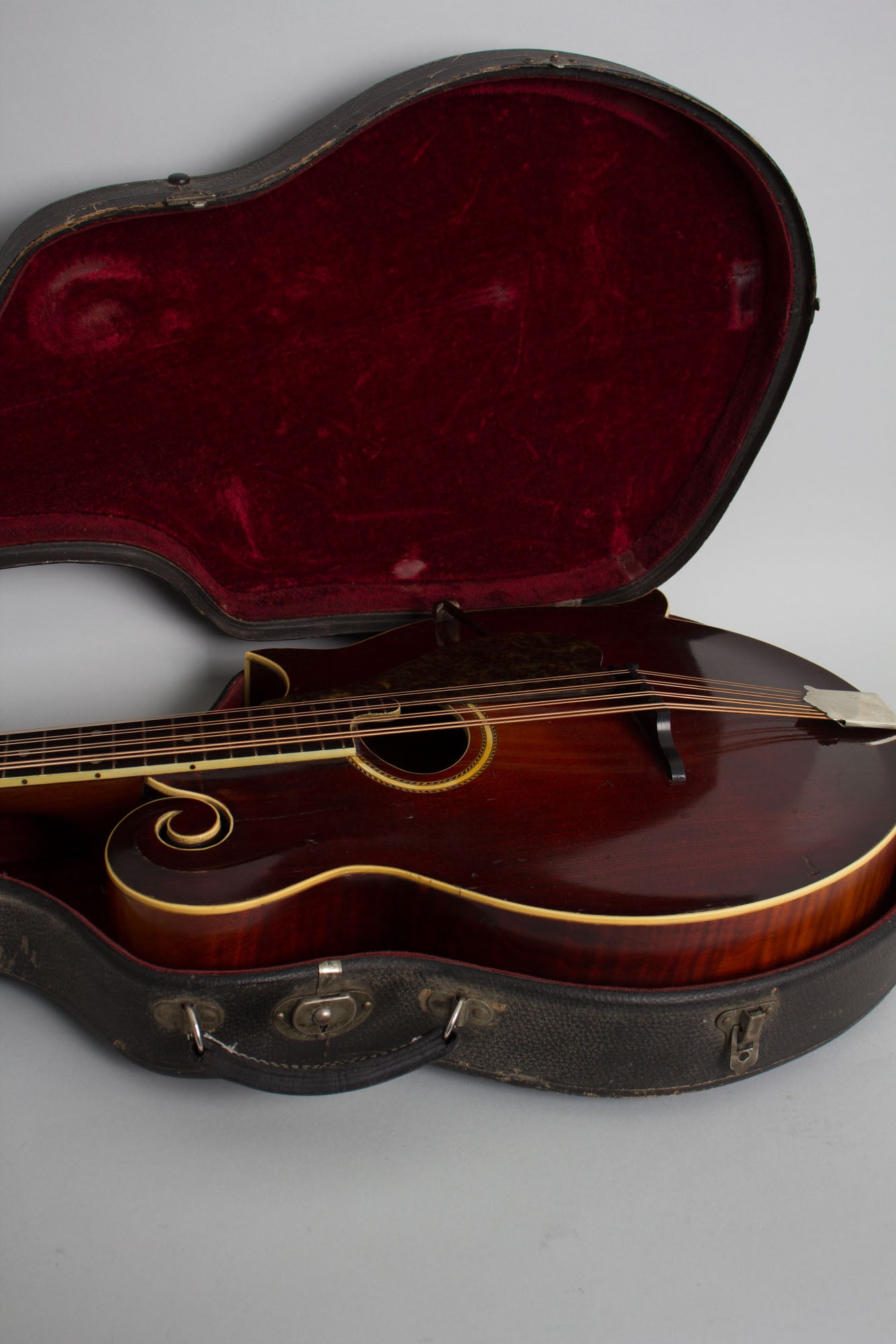 Gibson K-4 Carved Top Mandocello (1916)