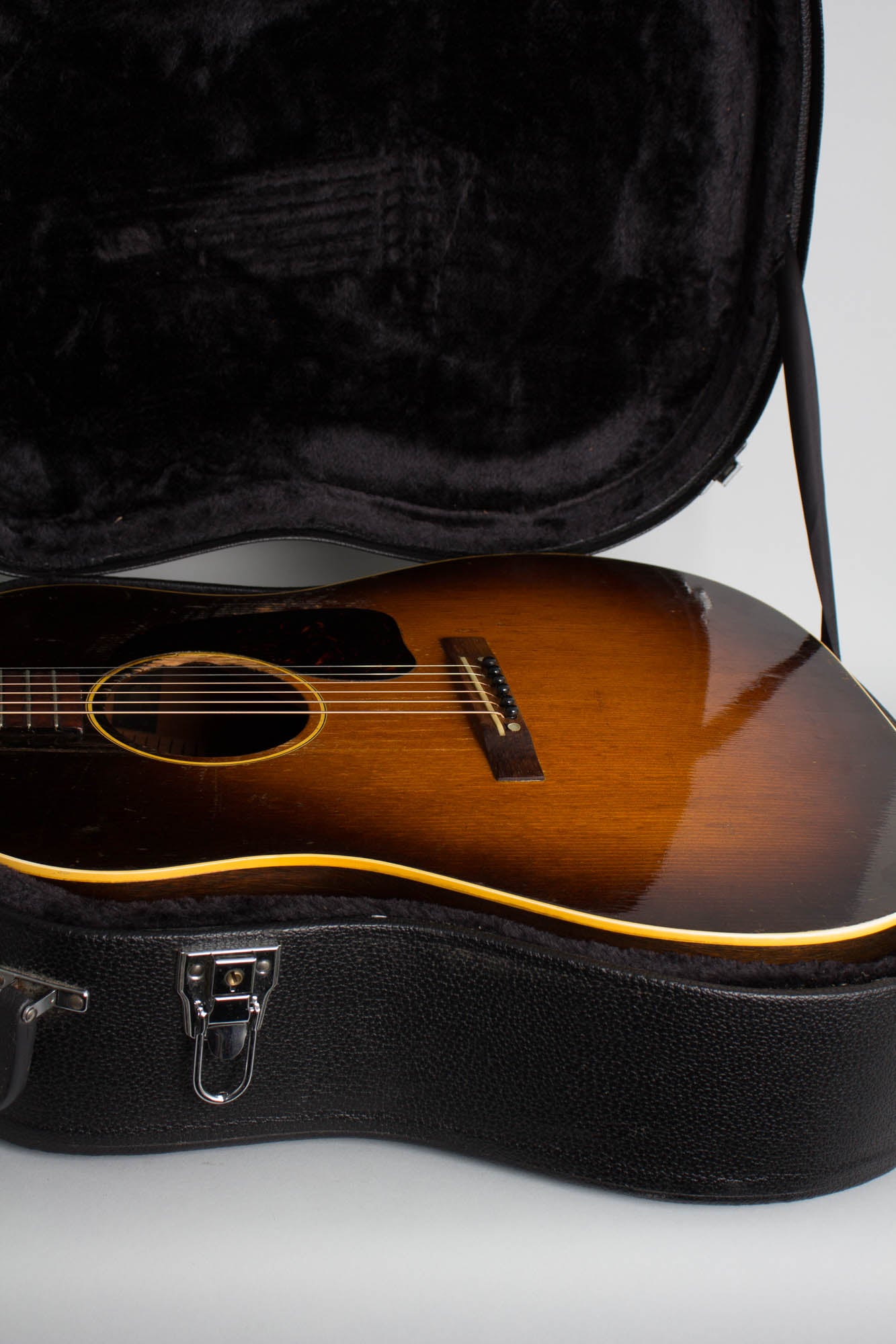 Gibson J-45 Flat Top Acoustic Guitar (1946-7)