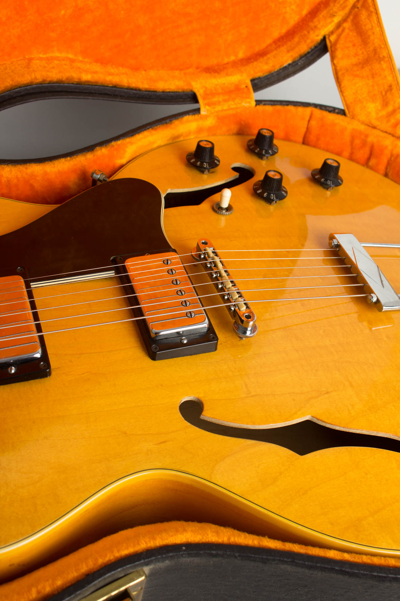 Gibson ES-150DCN Arch Top Semi-Hollow Body Electric Guitar (1969)