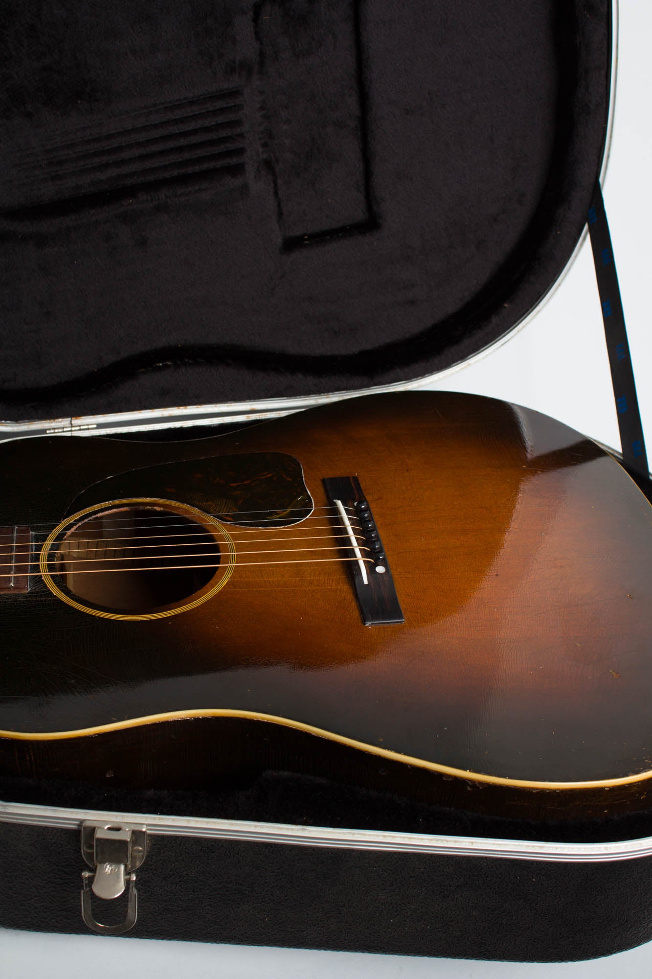 Gibson J-45 Banner Flat Top Acoustic Guitar (1943)