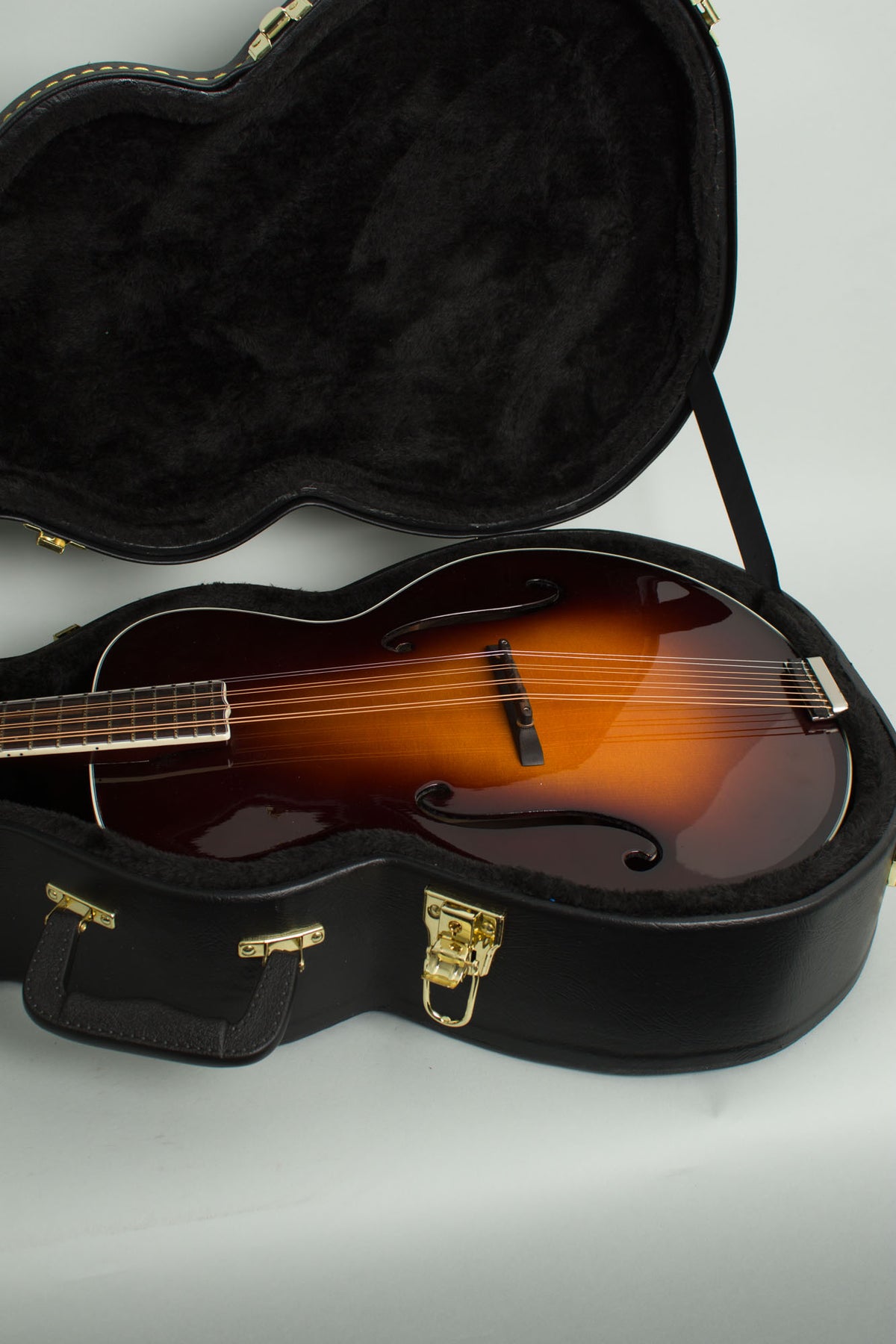 Octolindo F Deluxe carved top Octave Mandolin (2026)