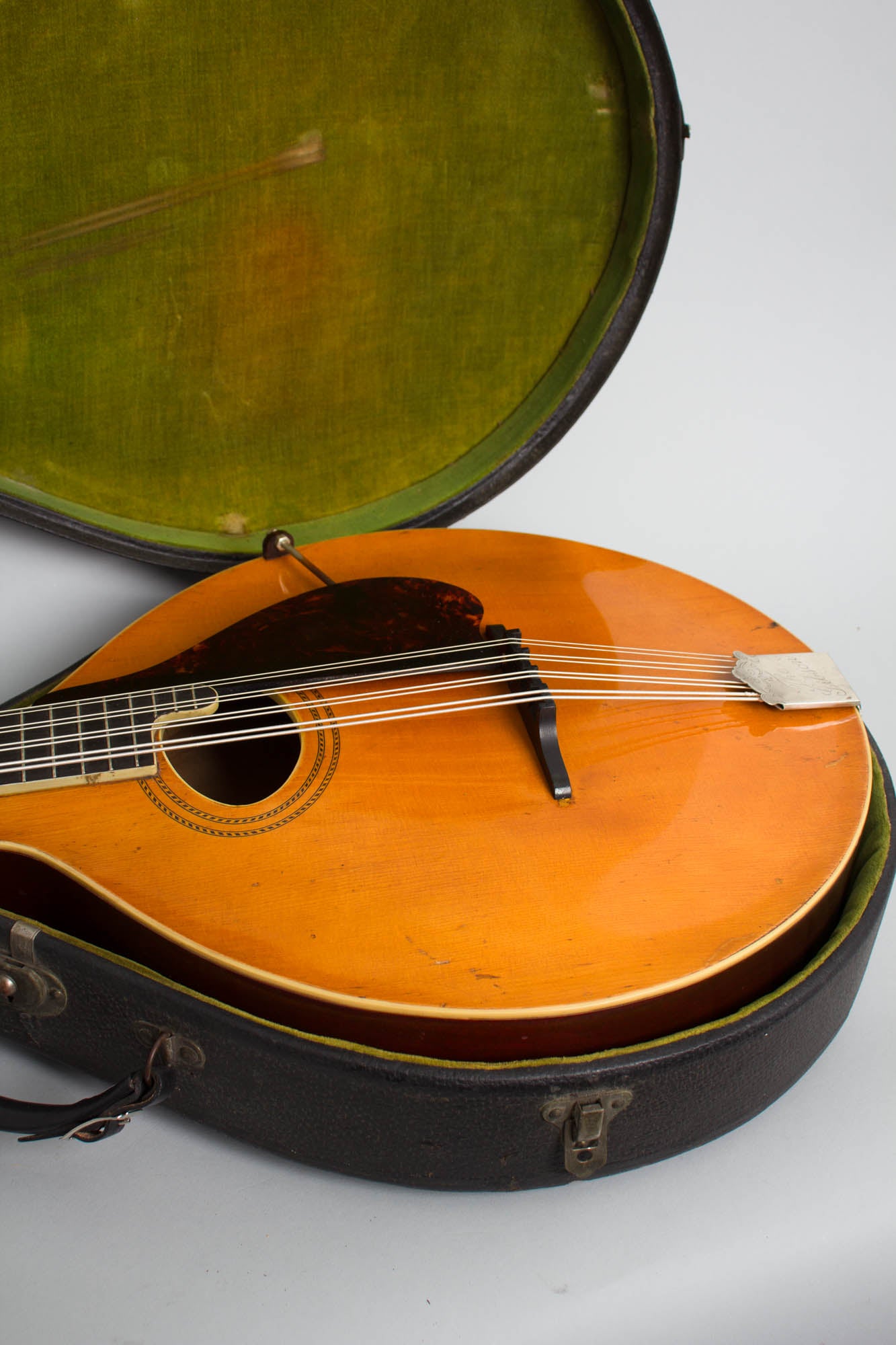 Gibson K-1 Carved Top Mandocello (1918)
