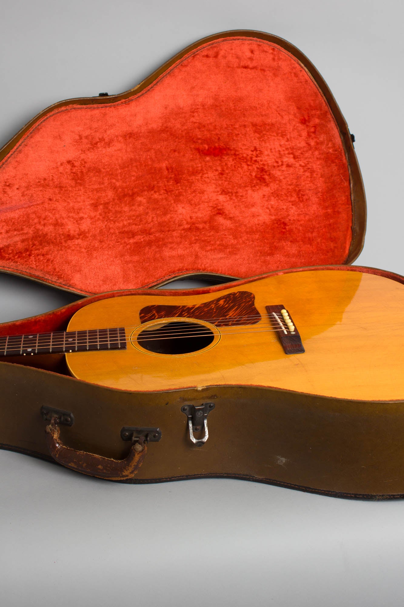 Gibson J-35 Flat Top Acoustic Guitar (1941)