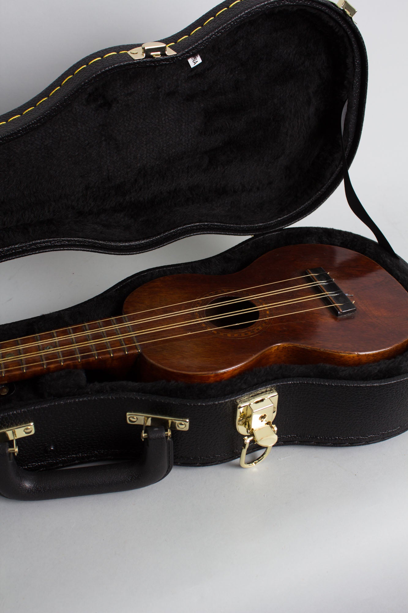 Leonardo Nunes 6 string Soprano Ukulele (1920)
