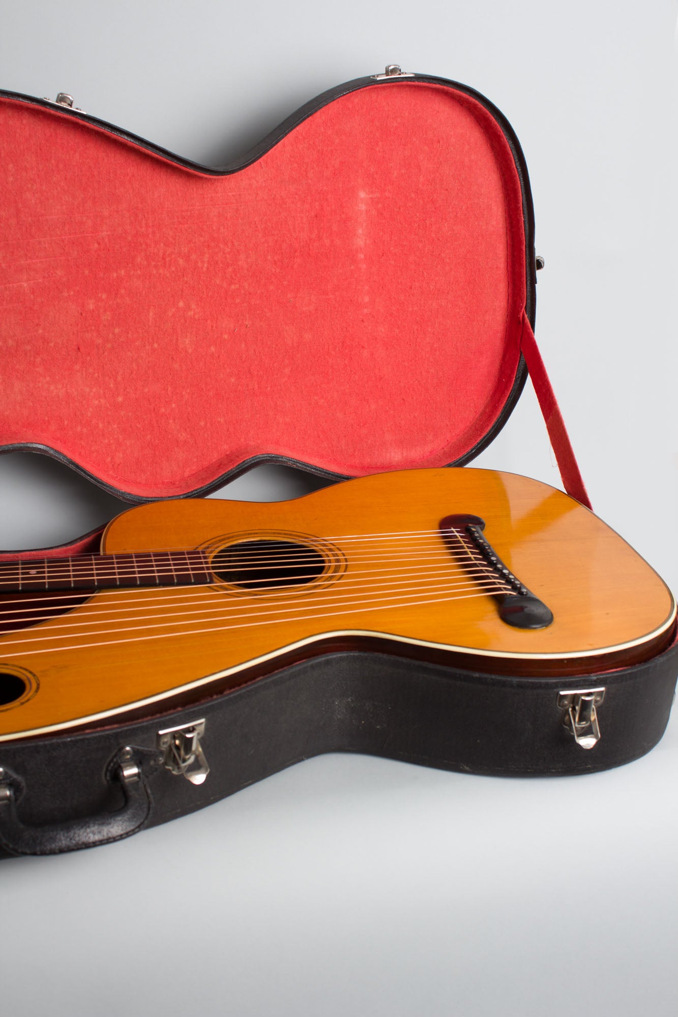 Larson Brothers Dyer Symphony Style 5 Harp Guitar (1914)
