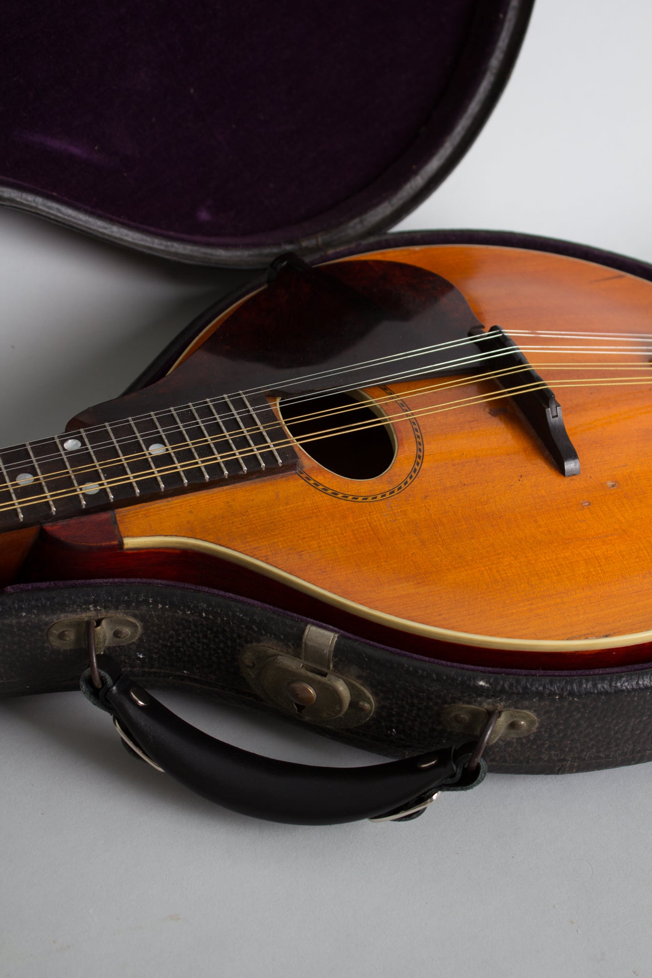 Gibson Style A- Carved Top Mandolin (1914)