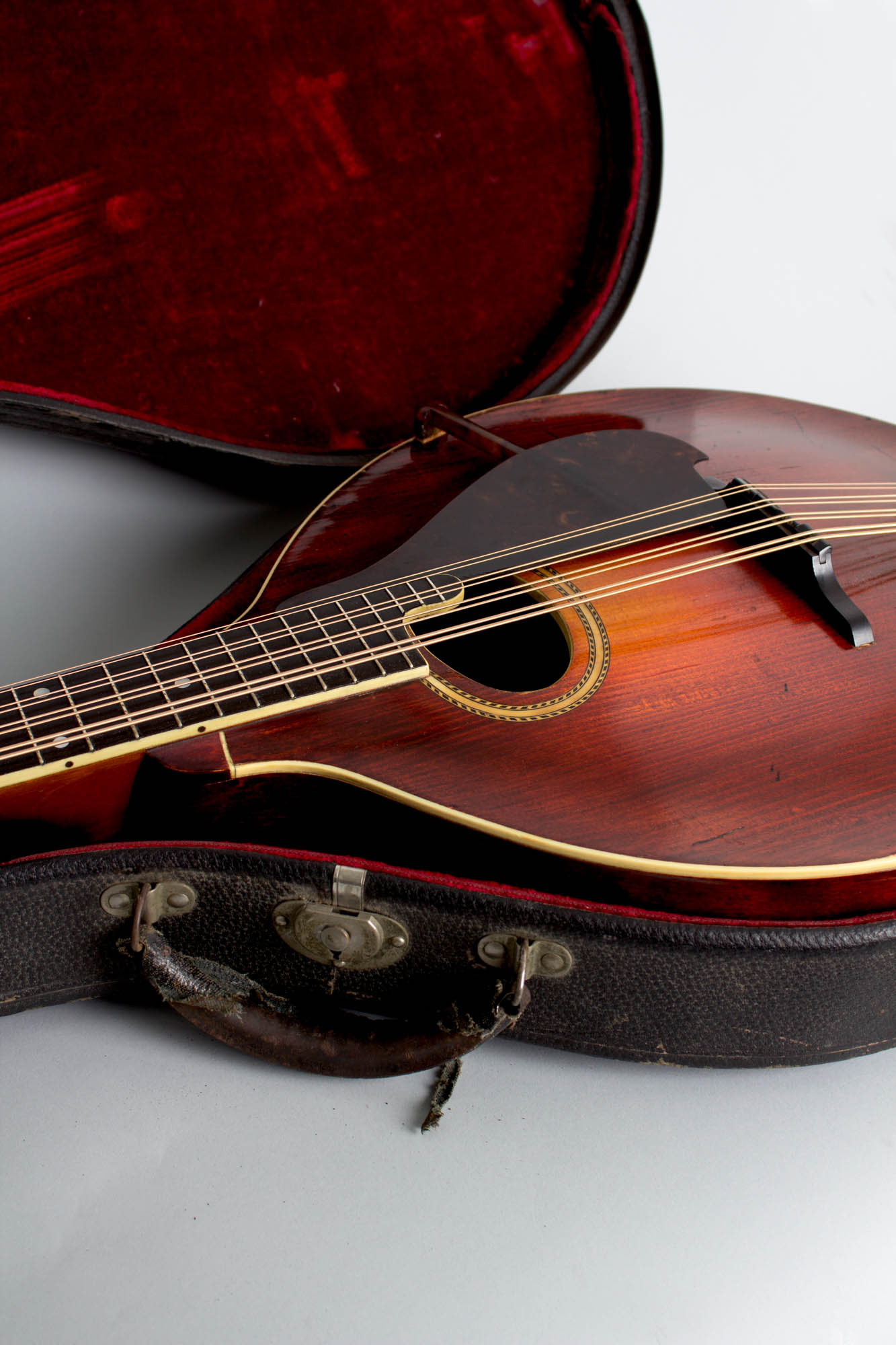 Gibson K-2 Carved Top Mandocello (1912)