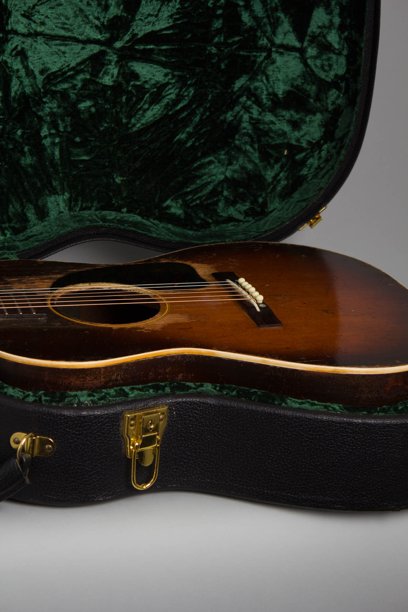 Gibson LG-2 Flat Top Acoustic Guitar (1946)
