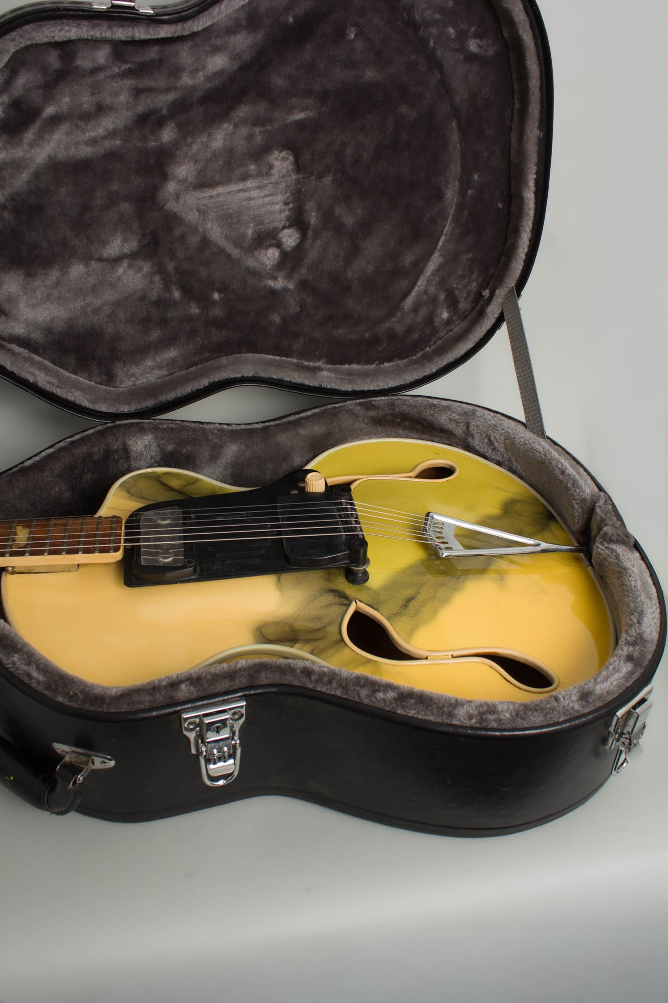Wandre BB Model Semi-Hollow Body Electric Guitar (1960)
