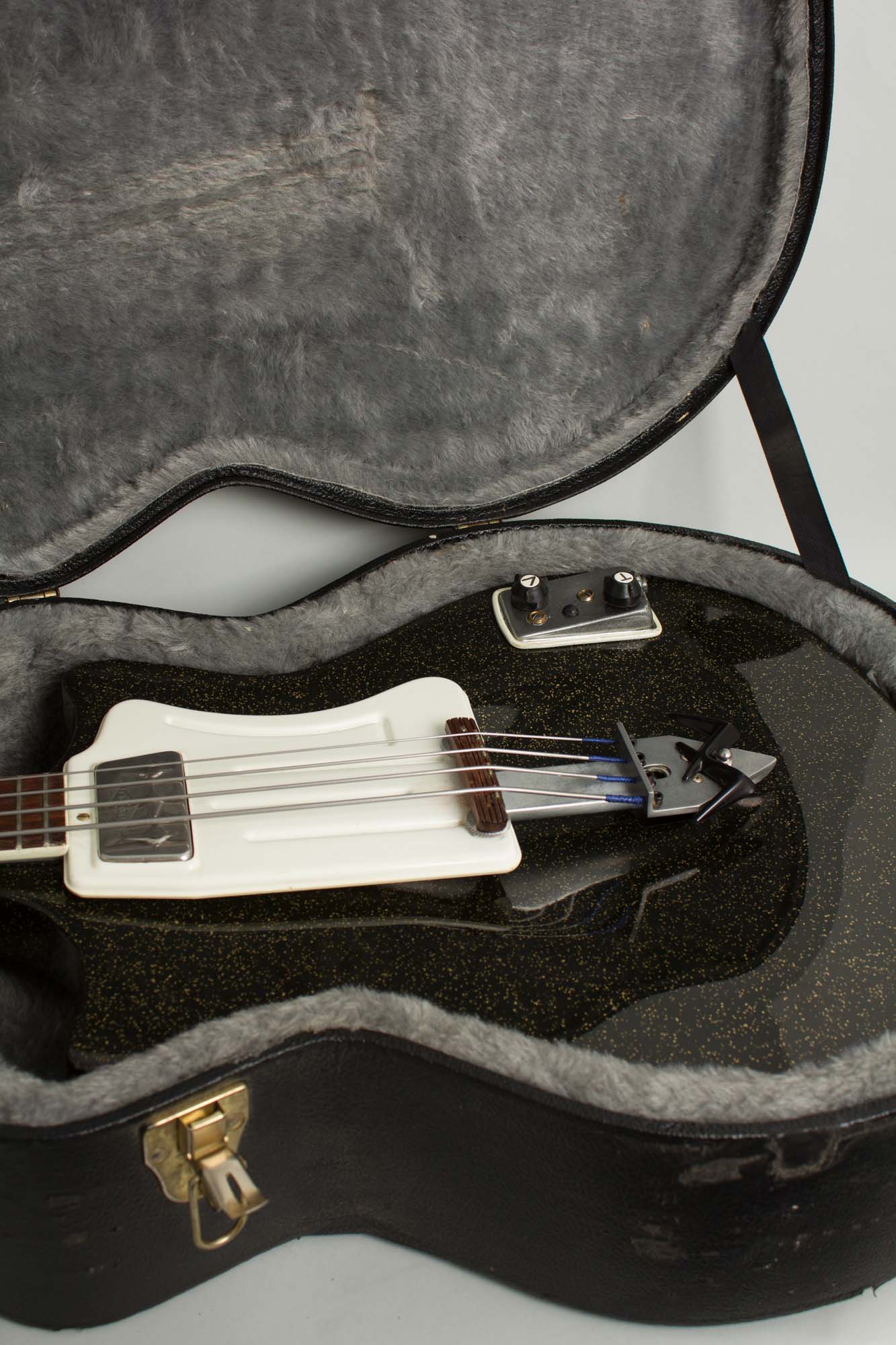 Wandre Roby Basso 63 Semi-Hollow Body Electric Bass Guitar (1963)