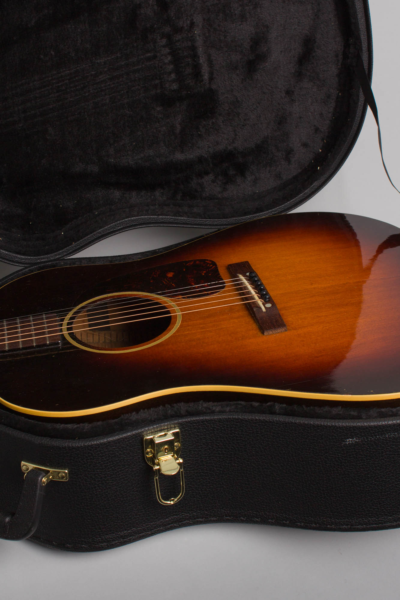 Gibson J-45 Flat Top Acoustic Guitar (1948-9)