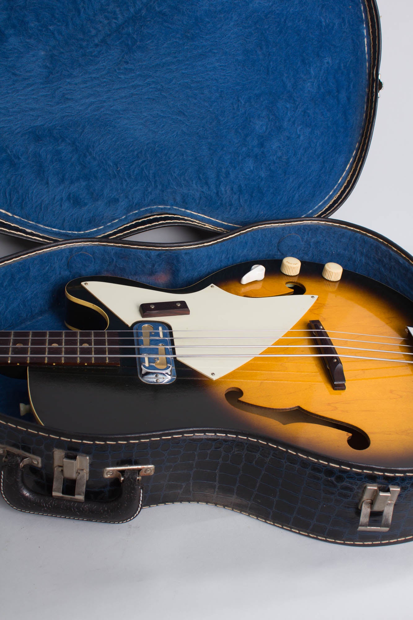 Harmony H-22 Electric Bass Guitar (1967)