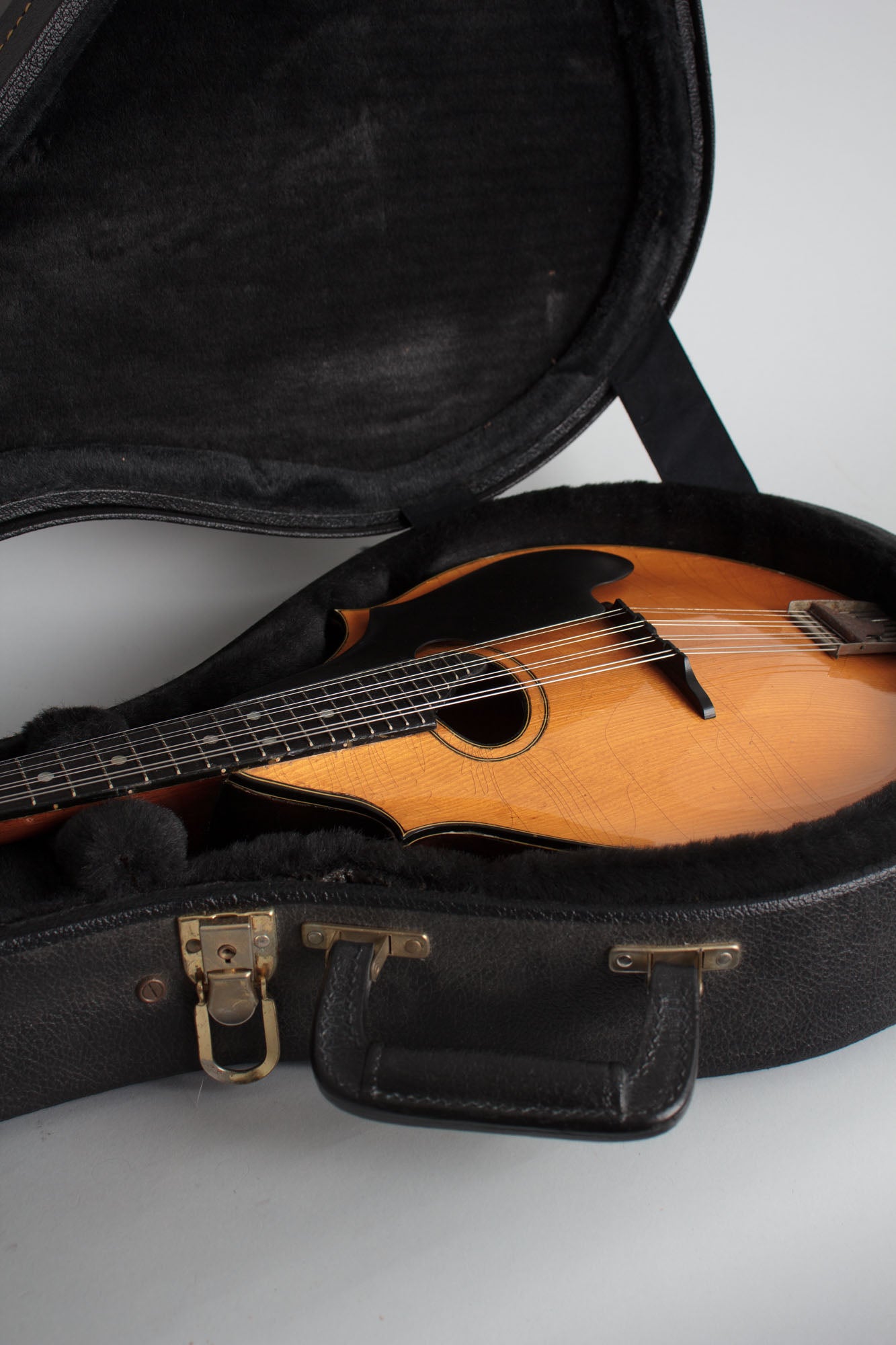 Washburn Model 5283 Deluxe Carved Top Mandolin (1935)