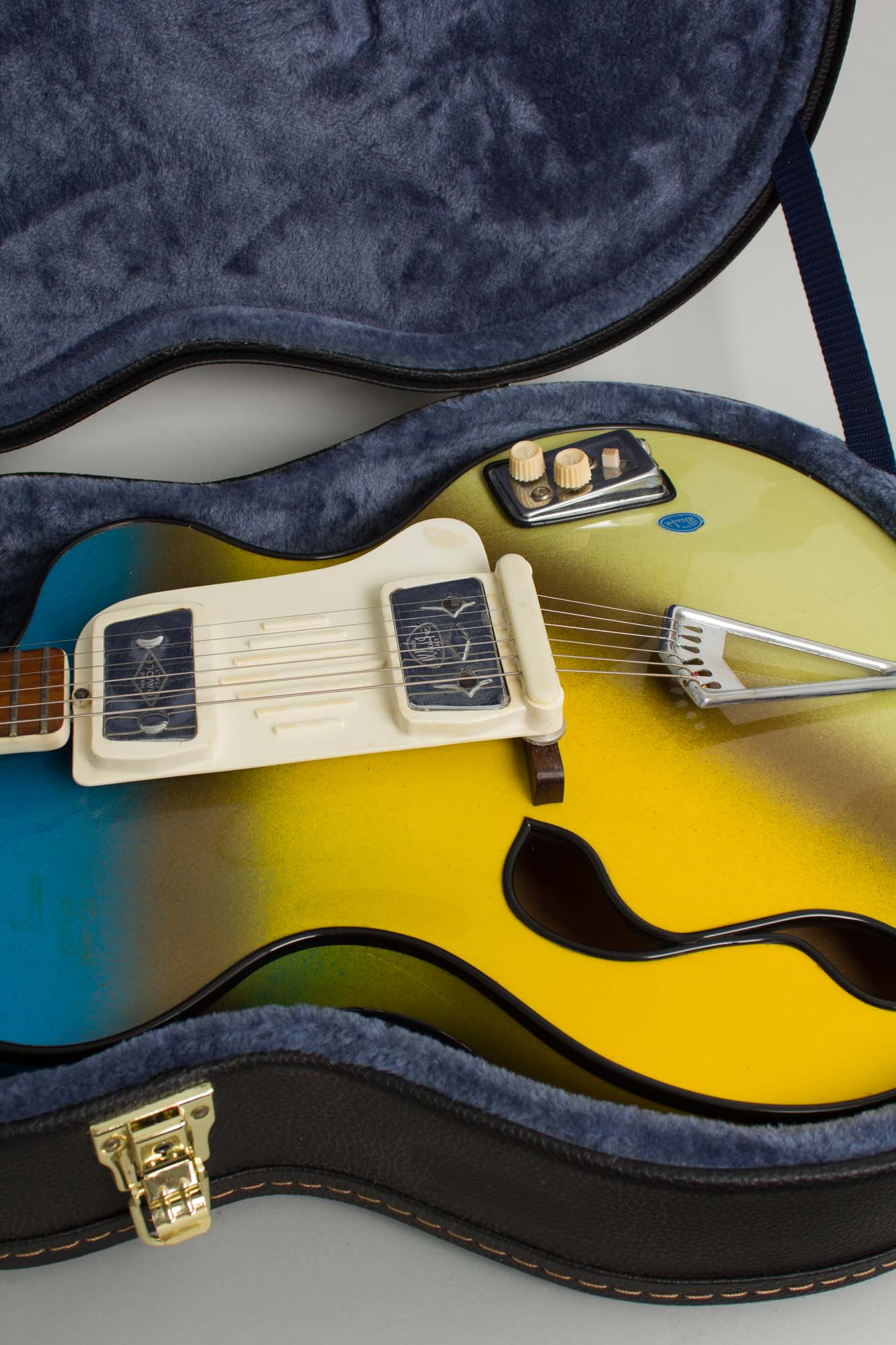 Wandre BB Model Semi-Hollow Body Electric Guitar (1961)